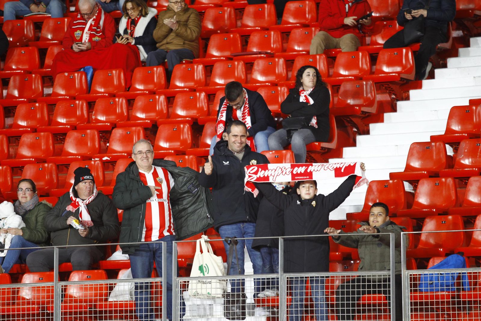 Búscate en las fotos del Almería-Cádiz