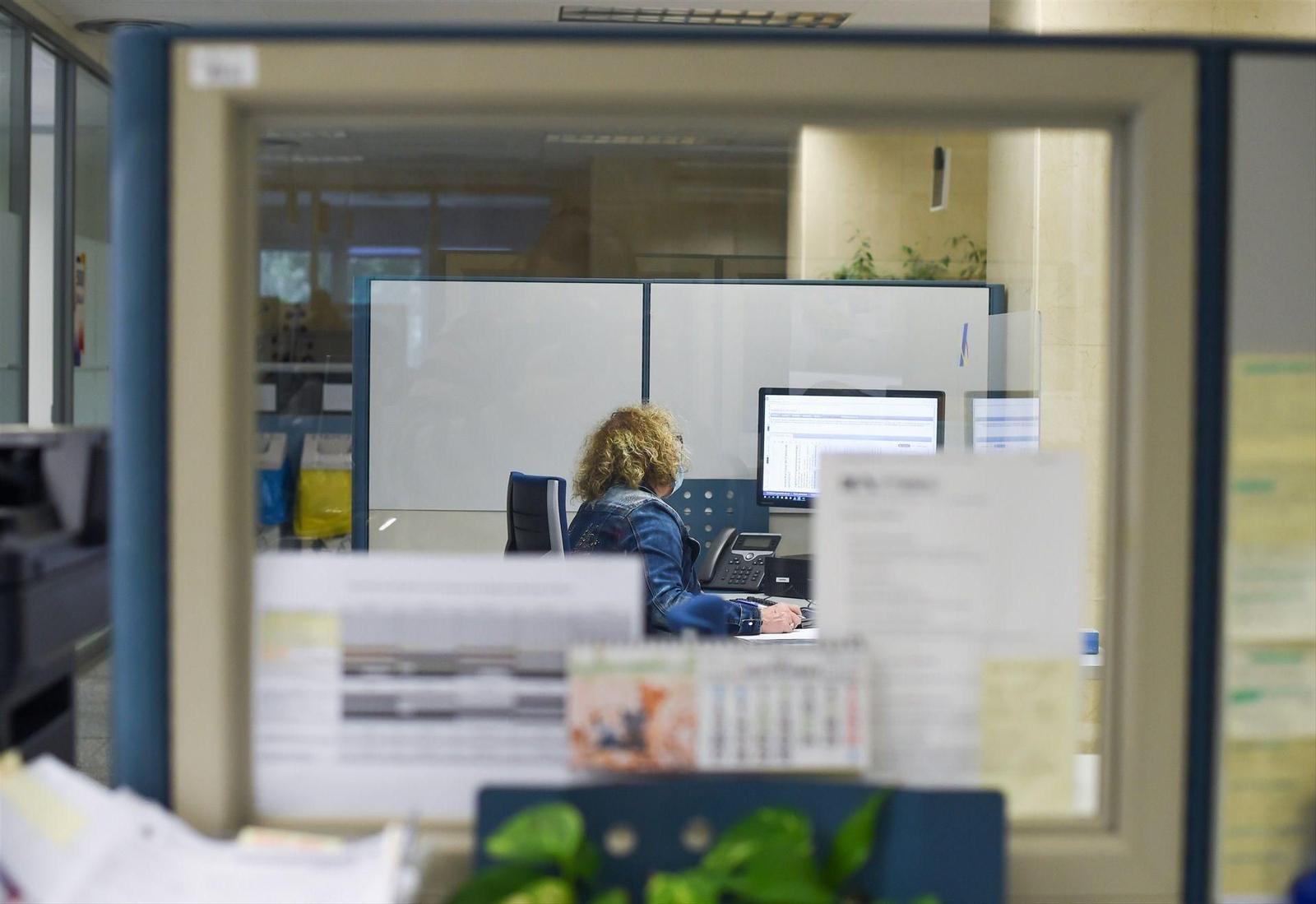 Los funcionarios mejor remunerados de la AGE cobrarán 1.350 euros más en 2026.