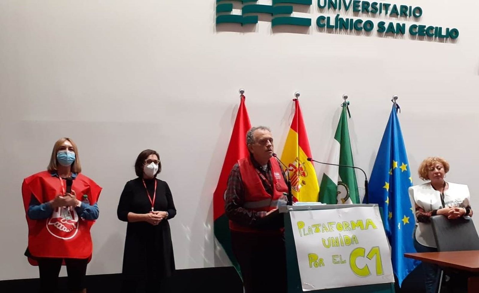 Imagen del encierro de las TCAE en el Hospital San Cecilio este jueves