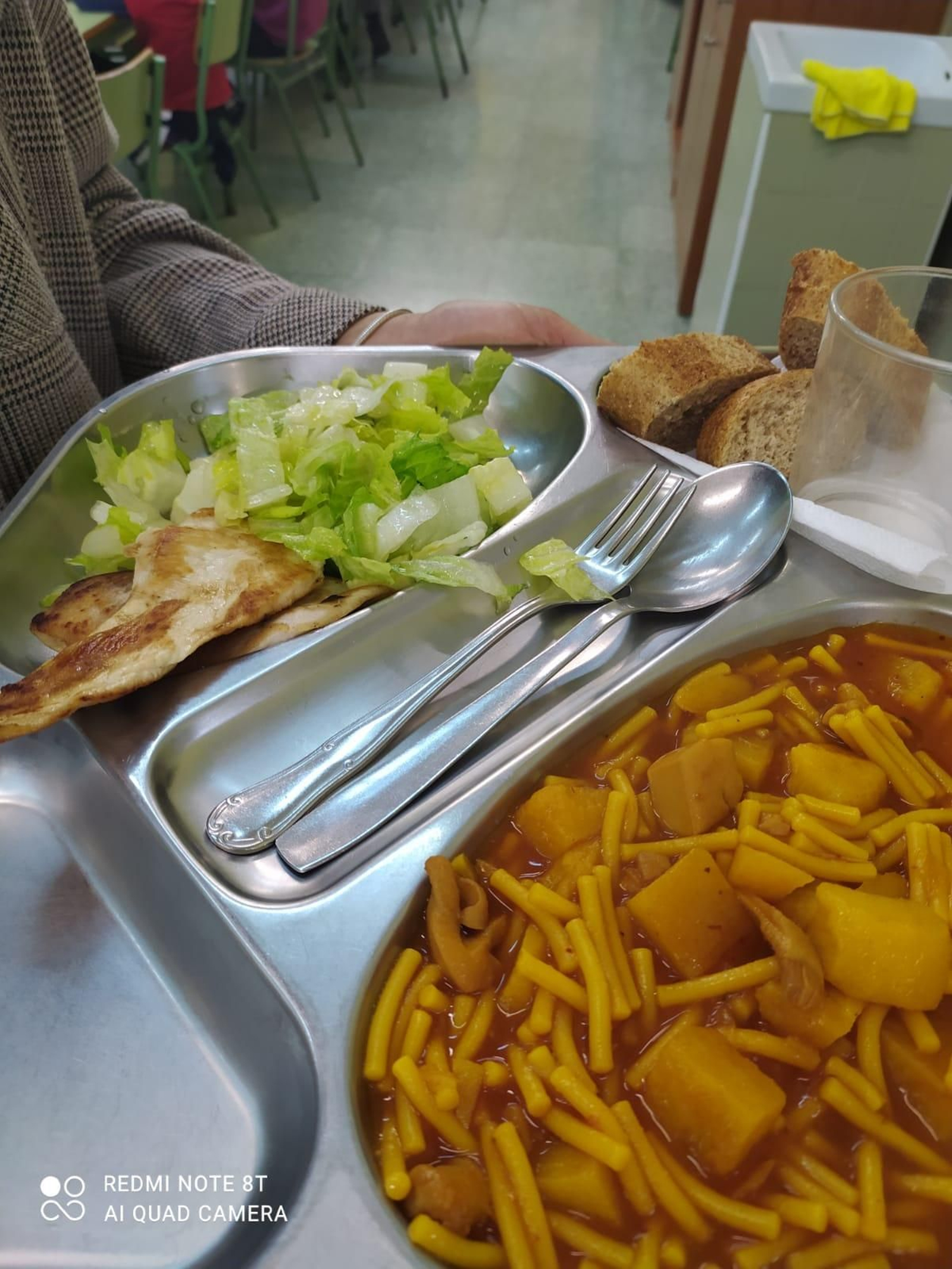 Manú saludable en el comedor escolar. Manú saludable en el comedor escolar.