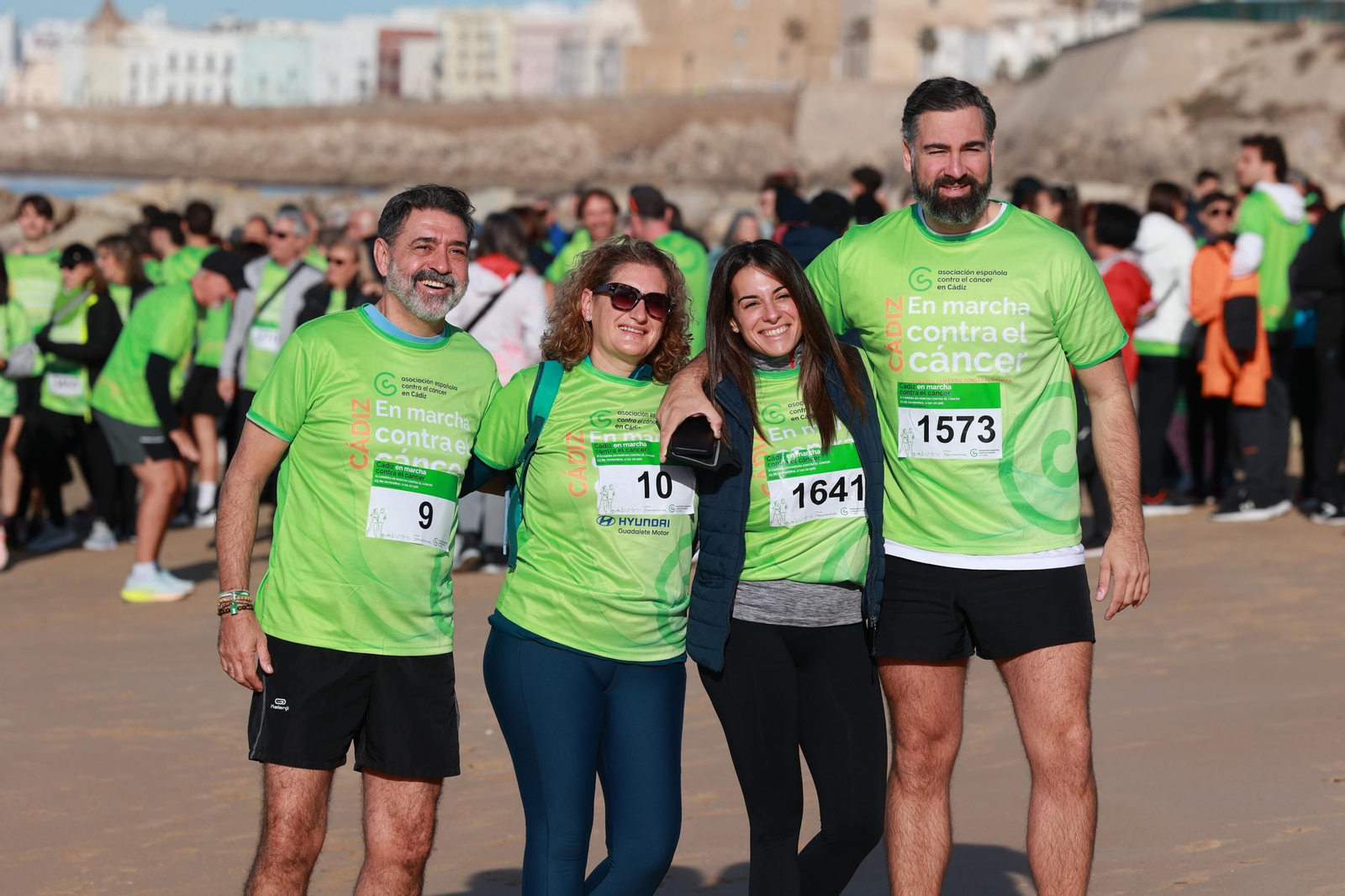 Búscate en las fotos de la XI Carrera en Marcha Contra el Cáncer de Cádiz