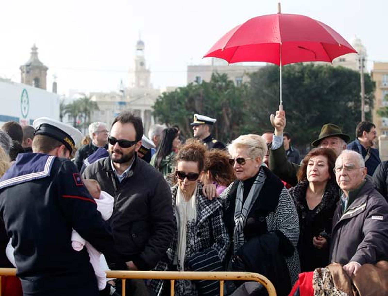 El Buque Escuela de la Armada 'Juan Sebastián de Elcano' sale de los muelles de Cádiz para iniciar su LXXXII crucero de instrucción

Foto: Jesus Marin