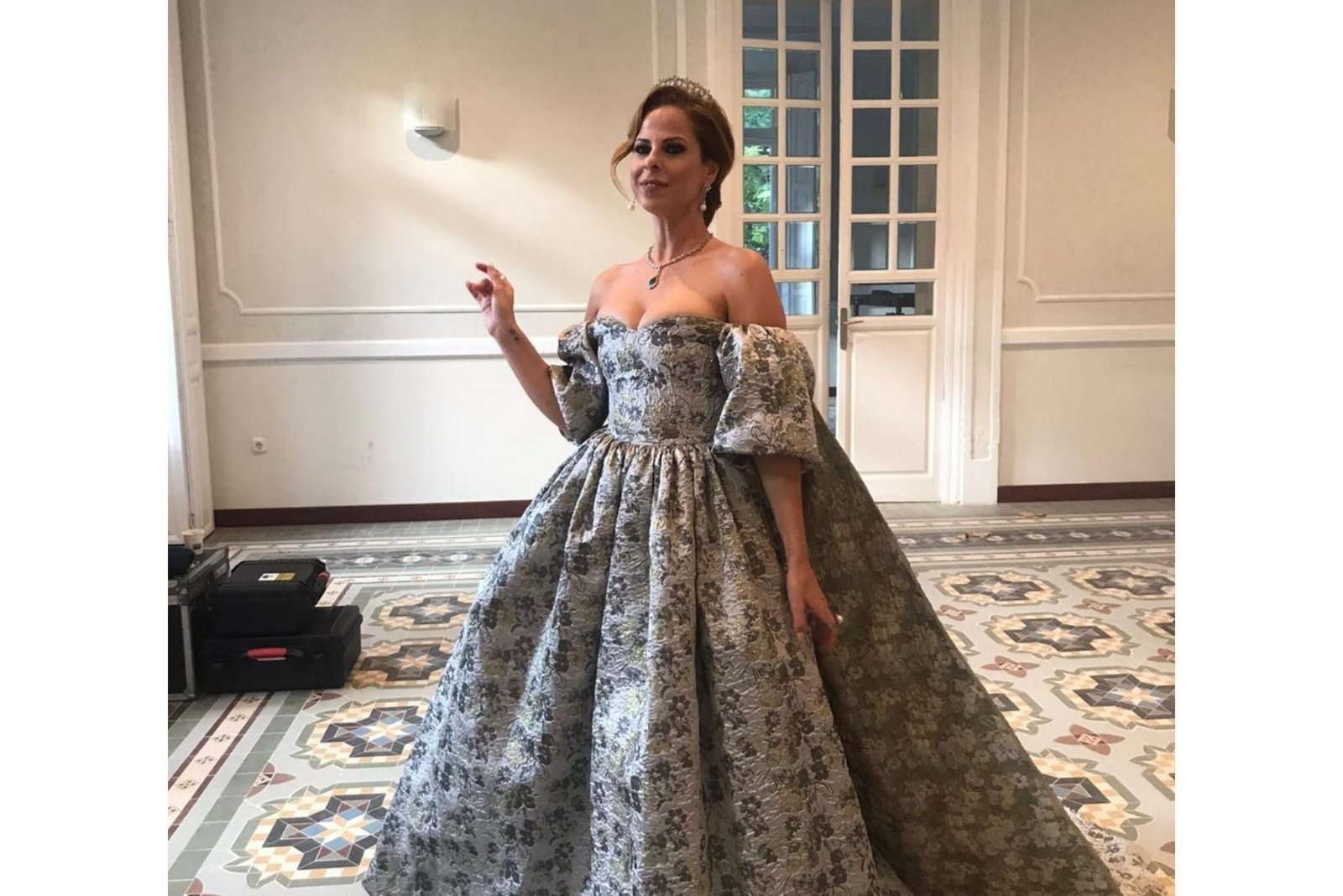 El impresionante vestido de Pastora Soler diseñado por el onubense Jona Camacho