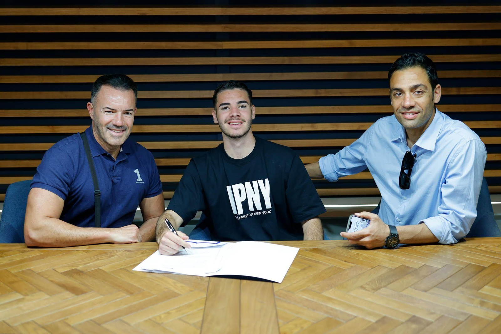 El Málaga renueva a David Márquez, del Atlético Malagueño