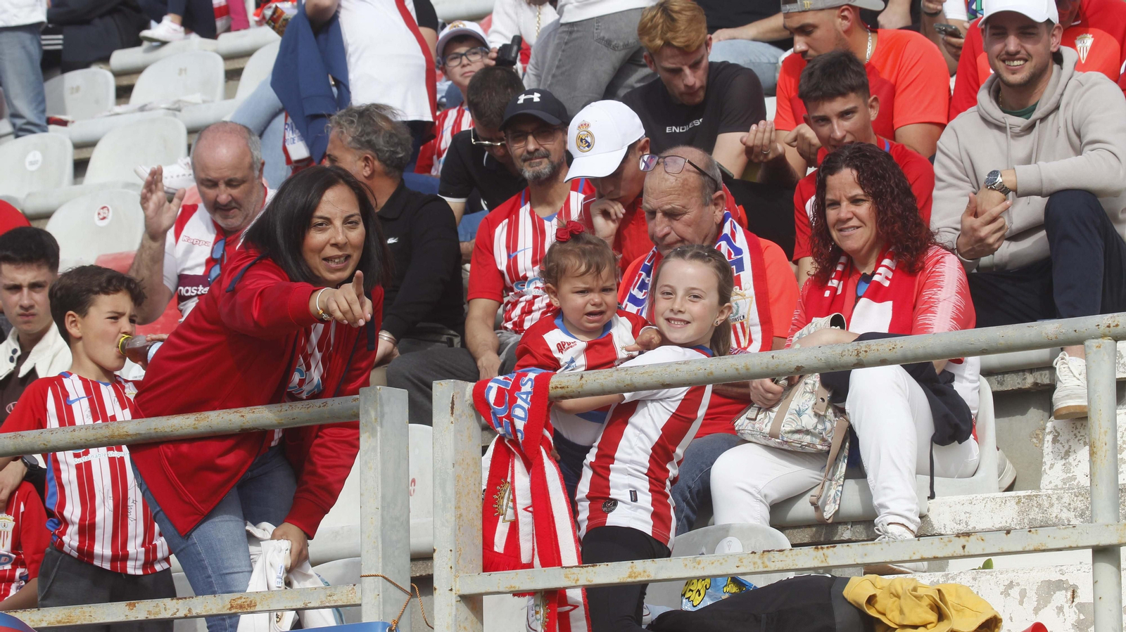 Búscate en el Algeciras CF  - Linares de Primera Federación