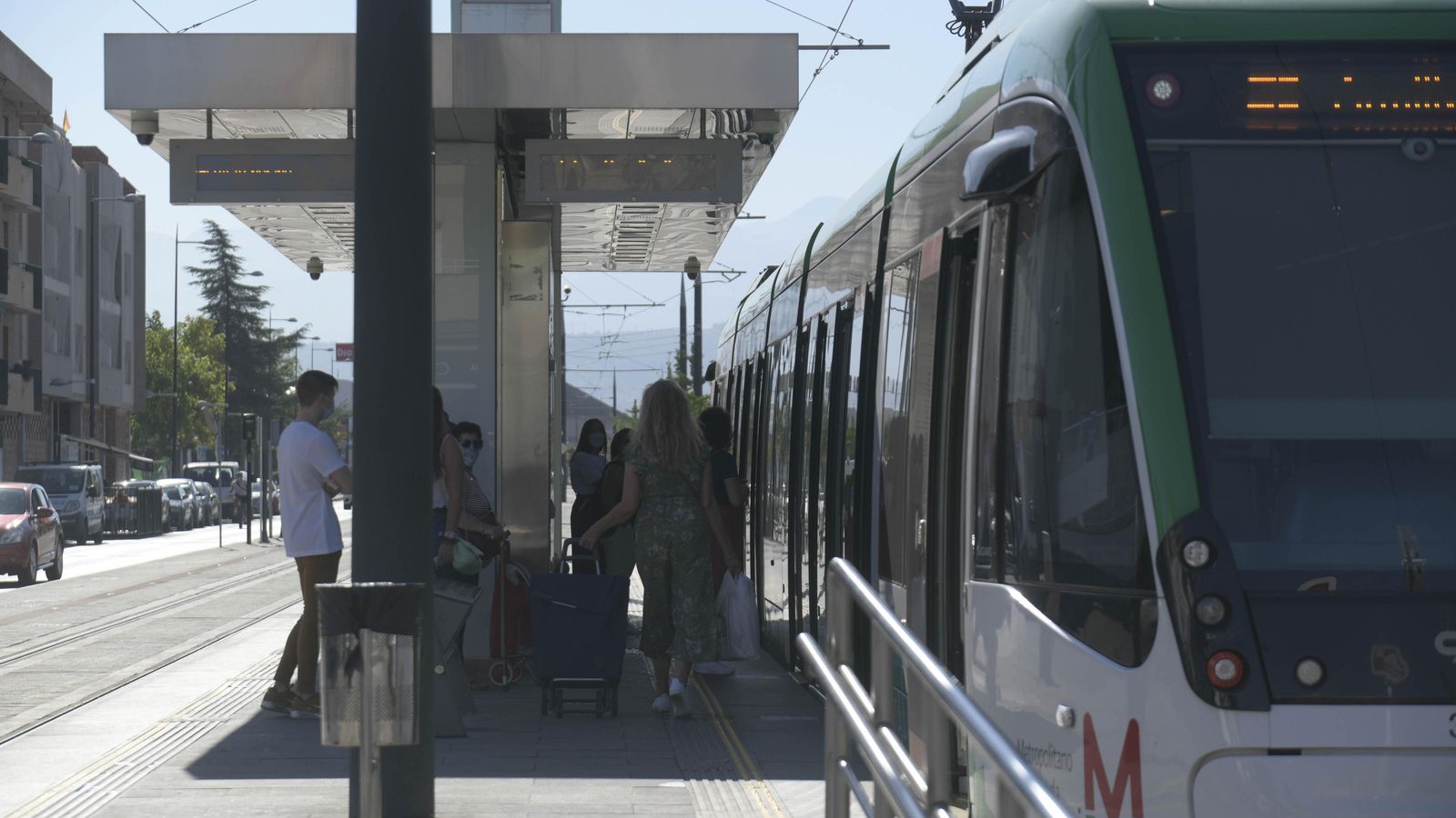 El Metro recoge pasajeros en la cabecera de Albolote