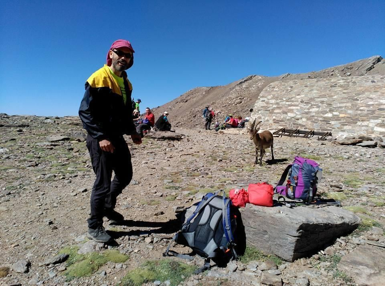 Miembros del Club deportivo durante otras de las rutas.