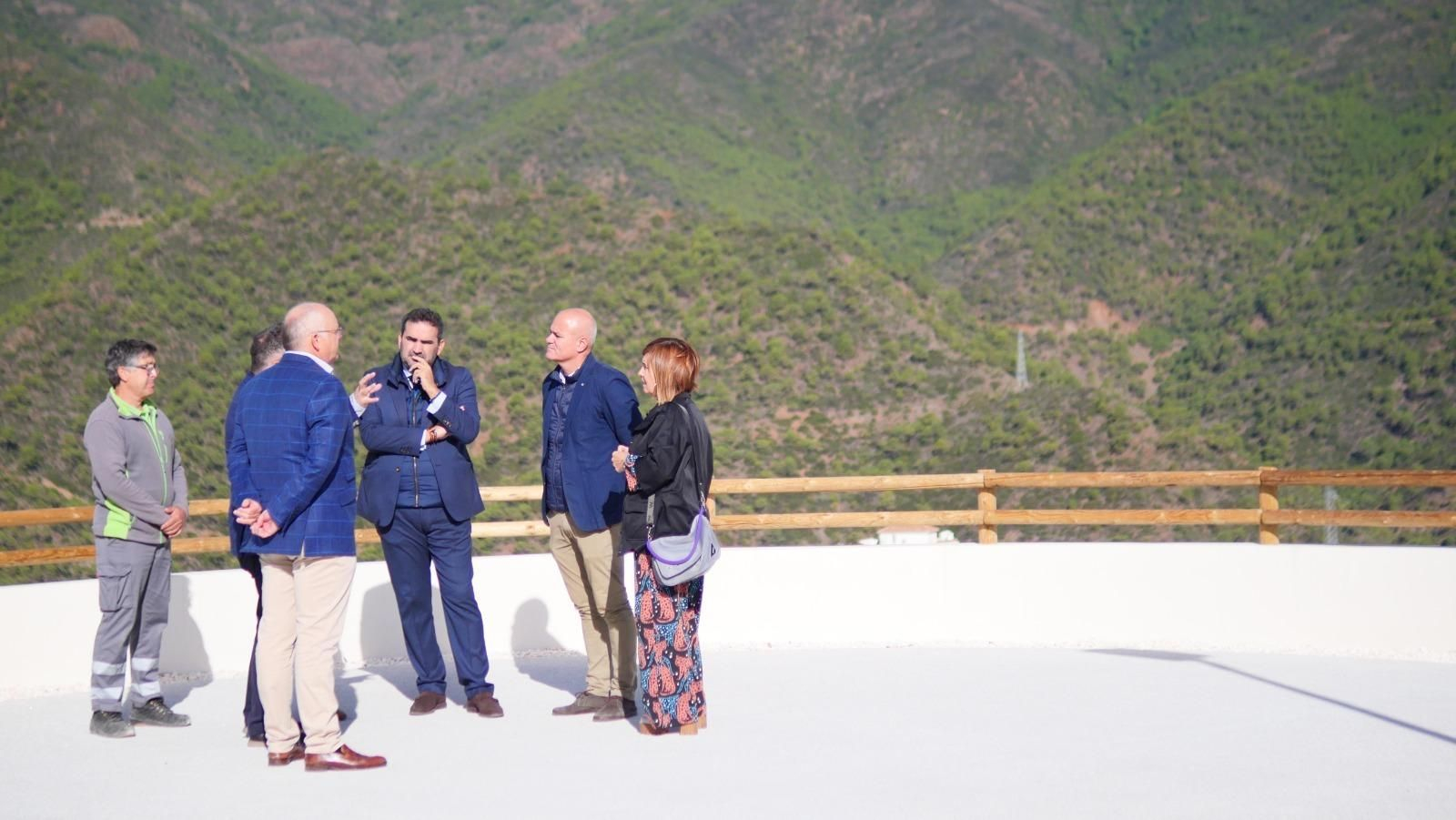 La visita institucional al nuevo mirador. La visita institucional al nuevo mirador.