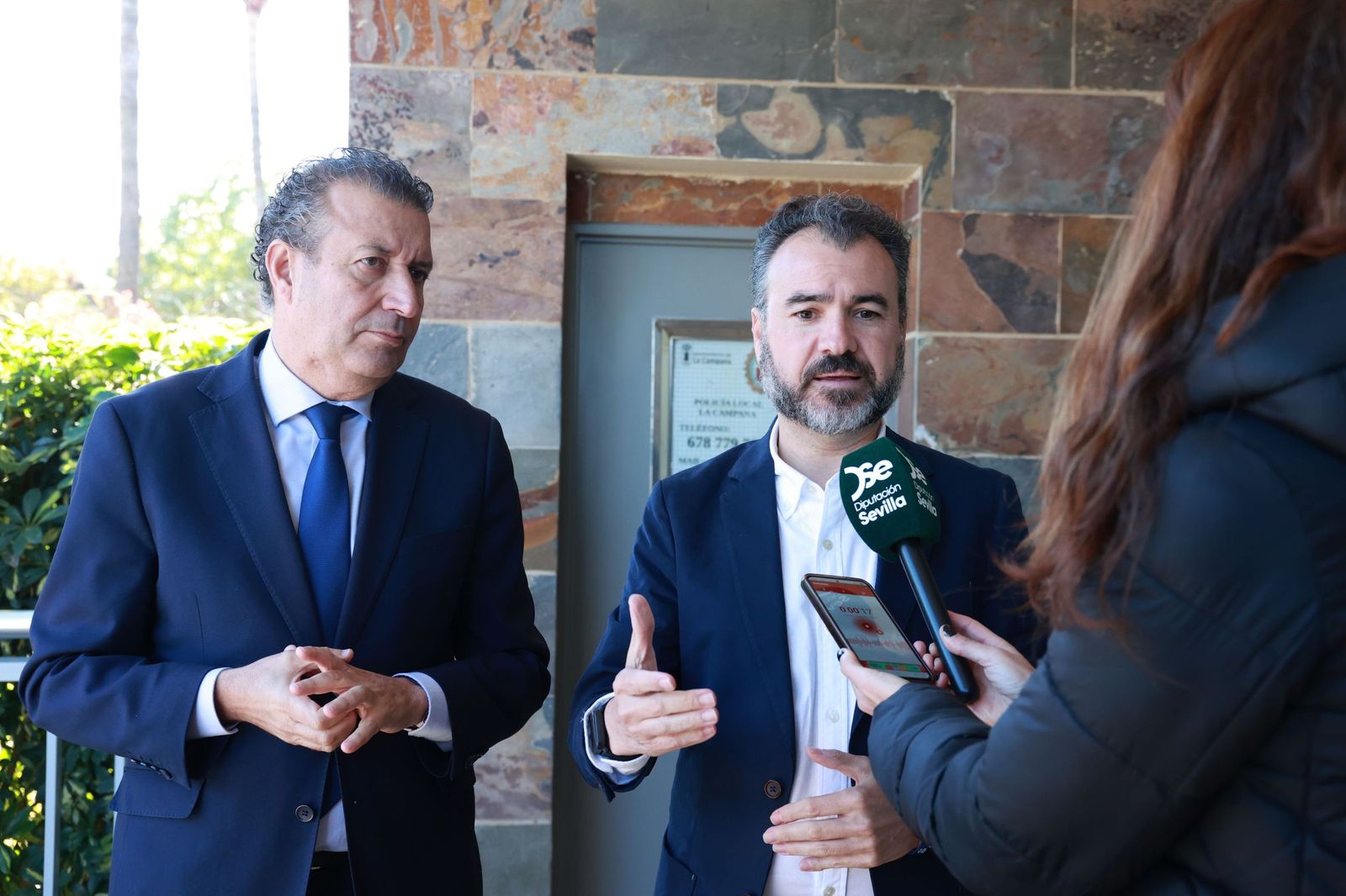 El alcalde de La Campana, Manuel  Fernández Oviedo, junto al presidente de la Diputación de Sevilla, Javier Fernández.