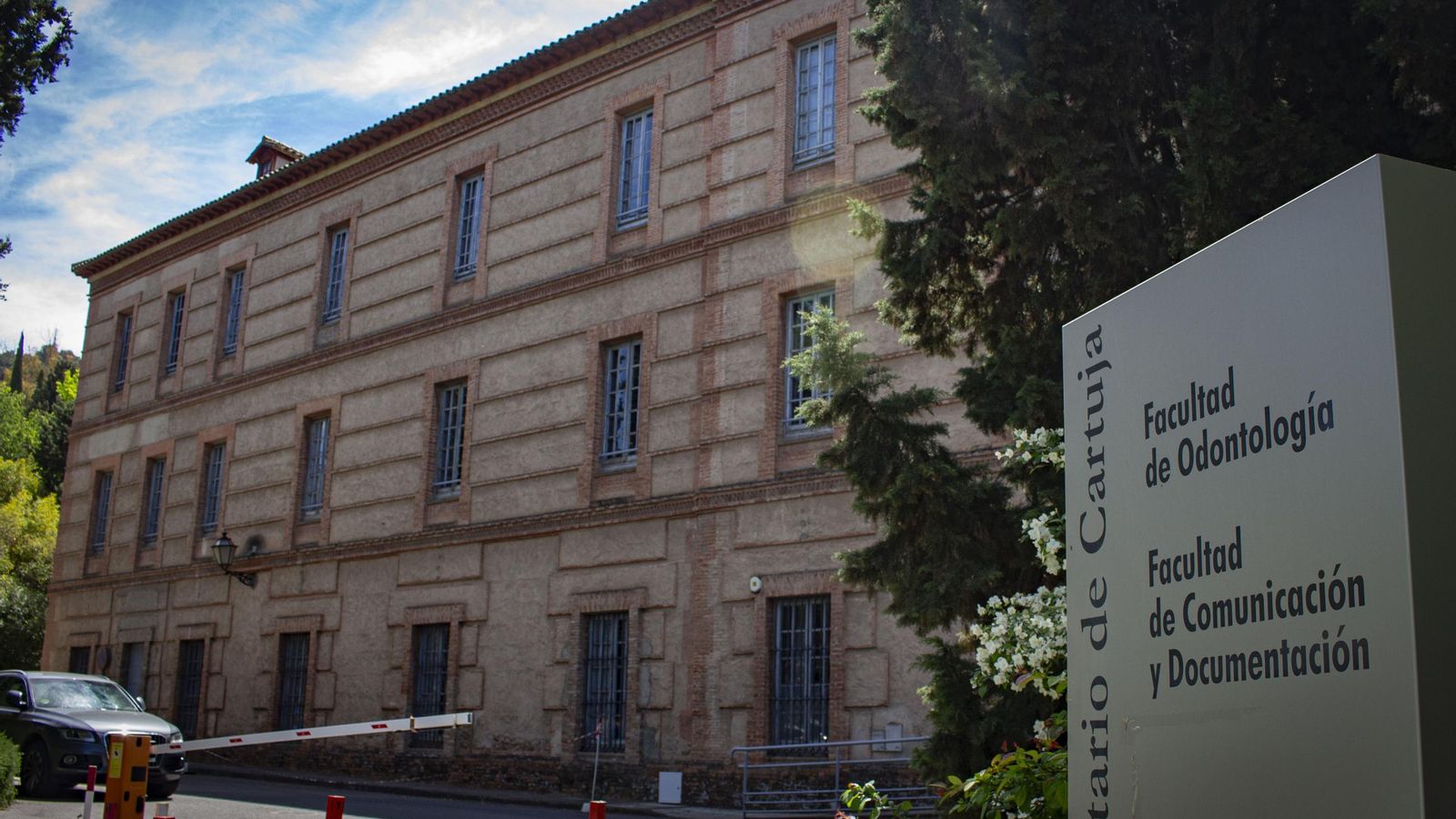 Colegio Máximo, donde comparten edificio Odontología y Comunicación y Documentación.