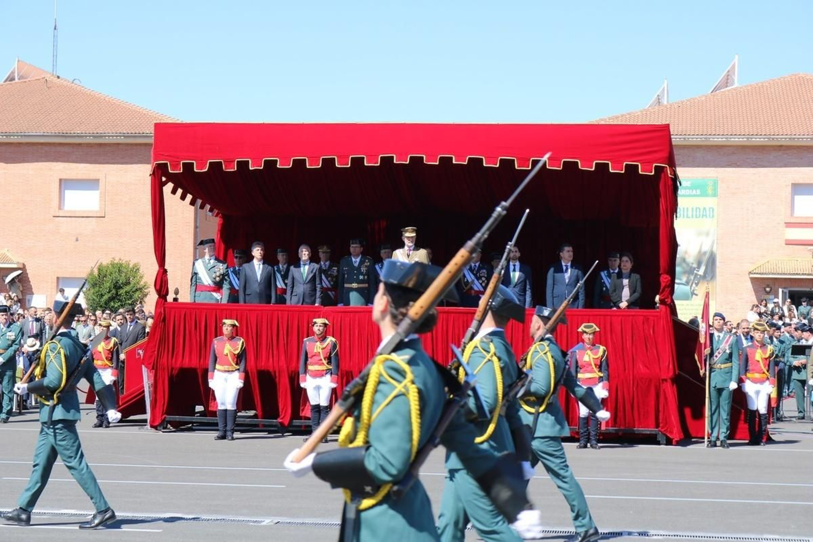 En imágenes: así ha sido la jura de bandera de la Guardia Civil presidida por el rey Felipe VI