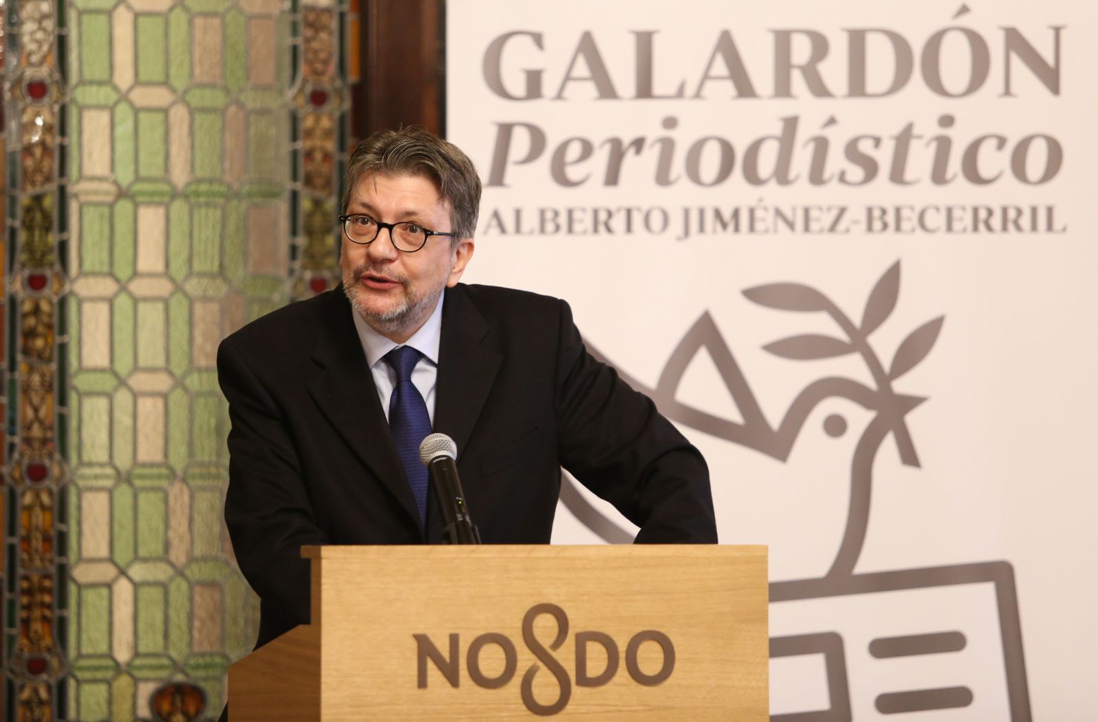 Ignacio Camacho  agradece el premio.