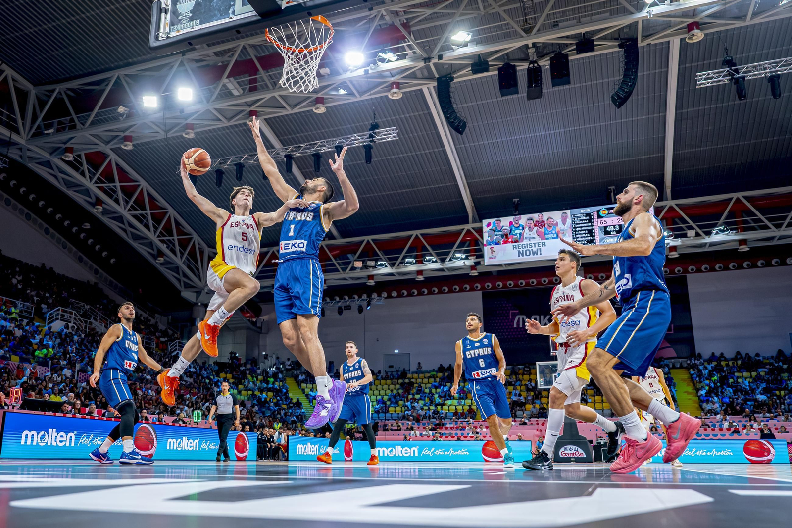 Mario Saint-Supery crece en el España-Chipre