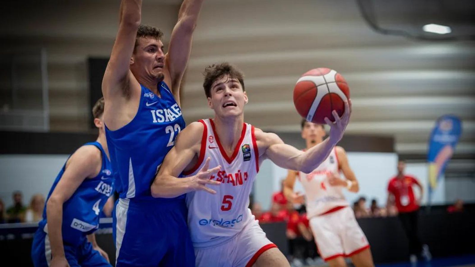 Saint-Supéry trata de anotar.