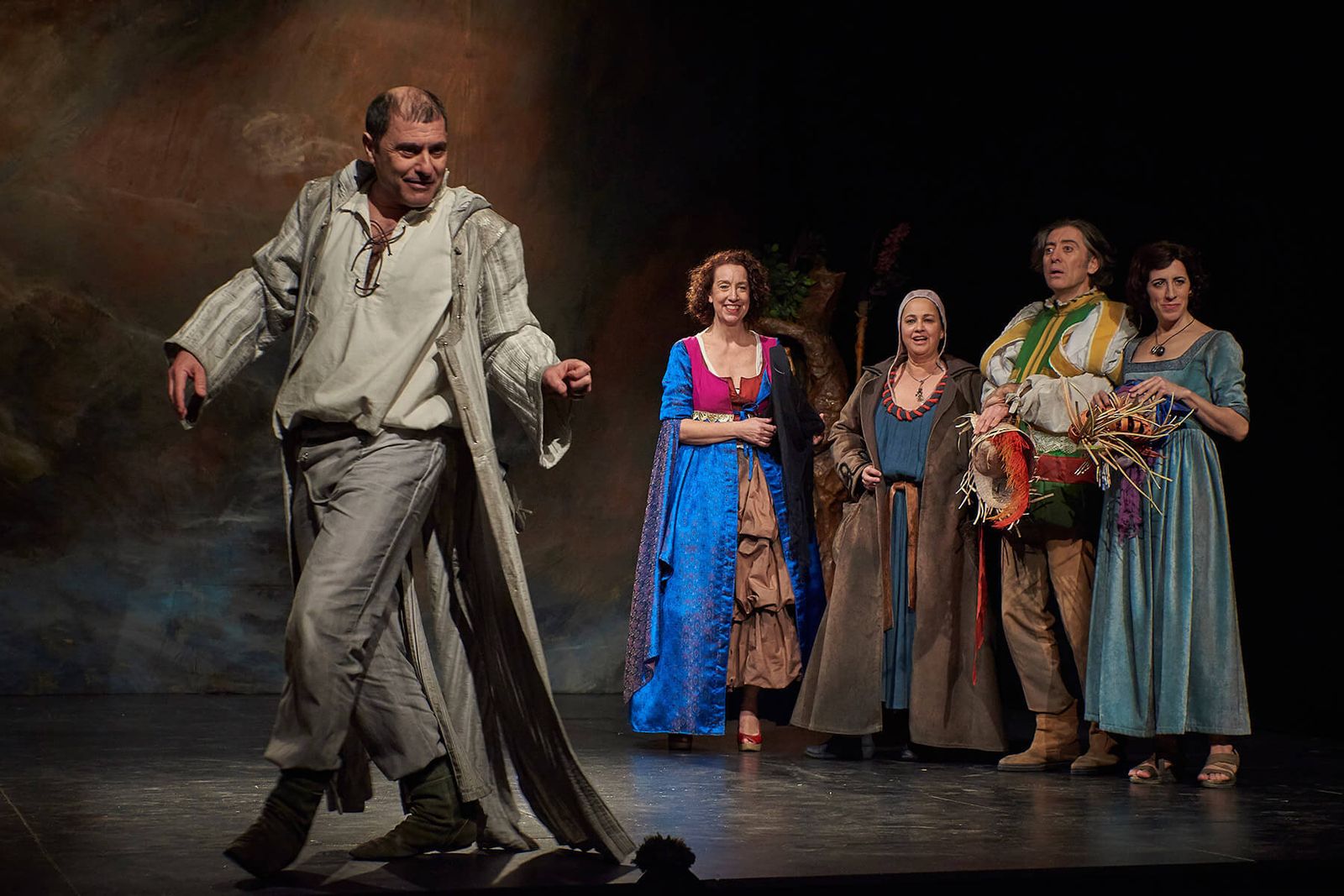 Una imagen de la representación de 'Libro de buen amor', que cerró anoche el Festival de Teatro de Comedias.