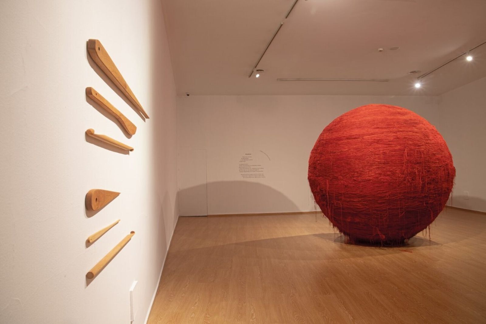 Laura Segura y la contundencia de la materia en todos los sentidos