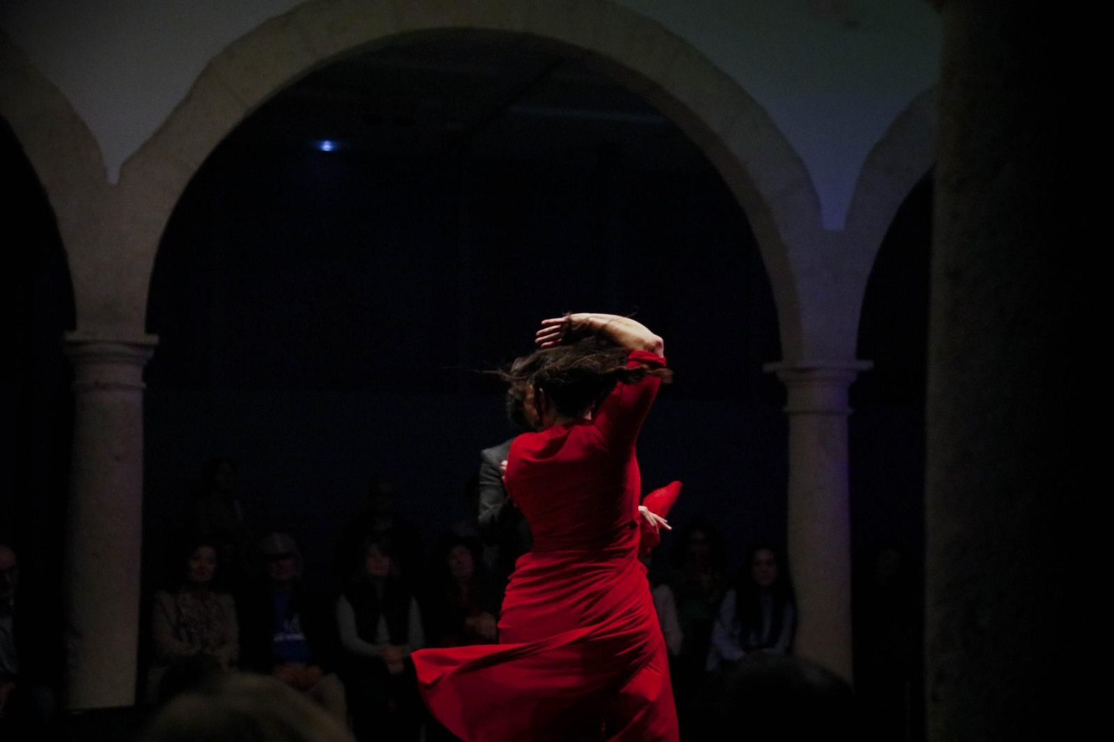 El Centro Andaluz de la Fotografía de Almería presenta el calendario 2025 con la actuación de la bailaora María Moreno, en imágenes