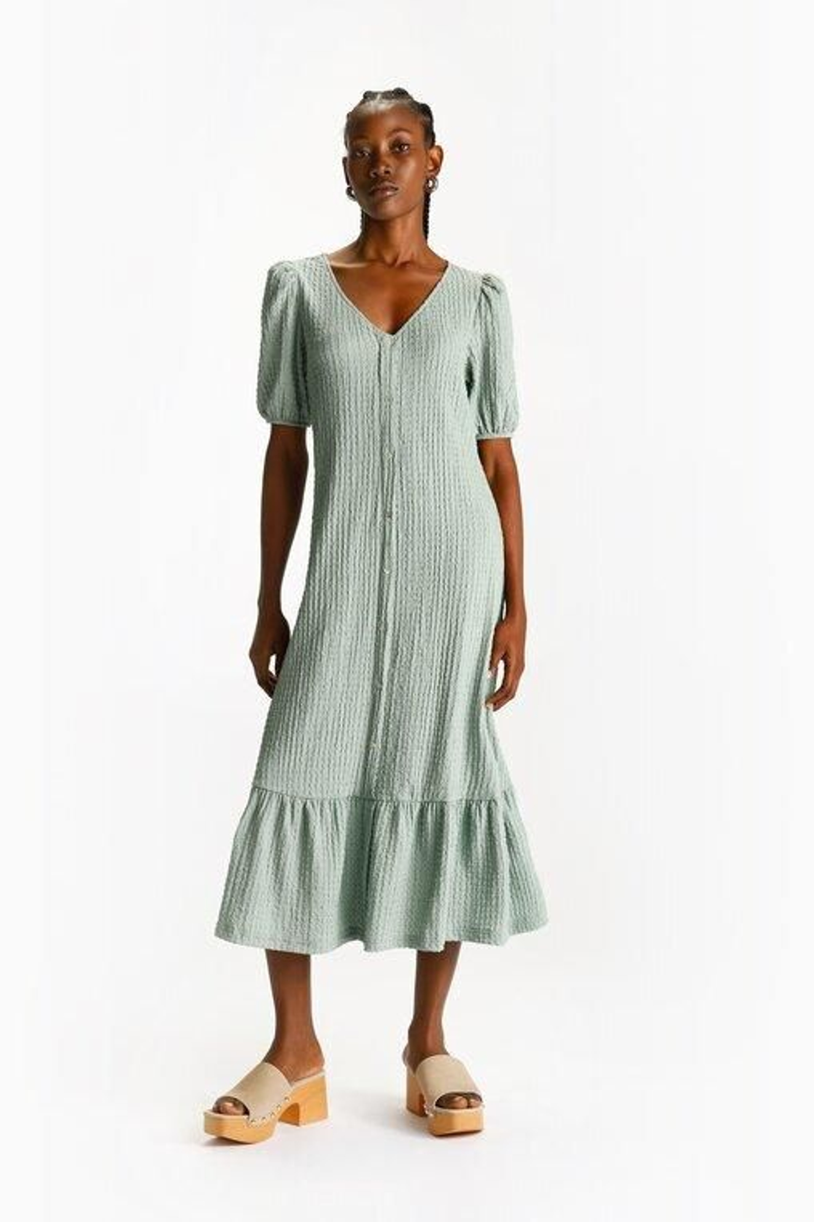 Vestido con textura de Lefties.