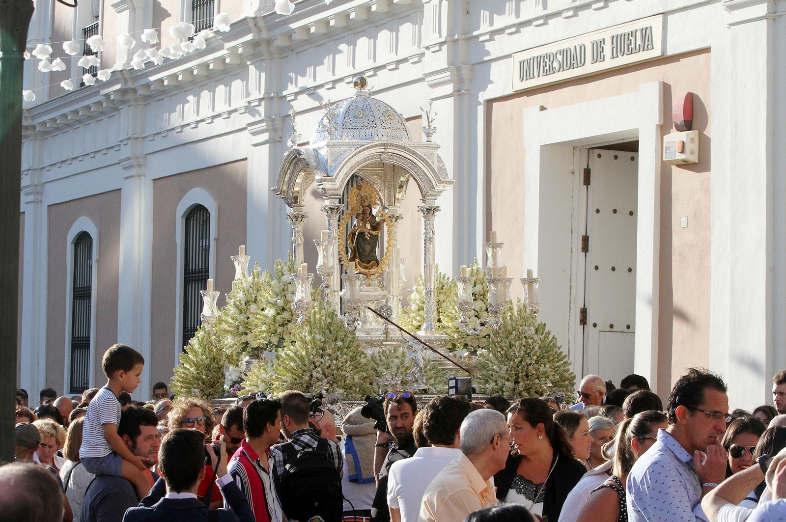 Imágenes del traslado de la Virgen de la Cinta desde la catedral hasta su santuario