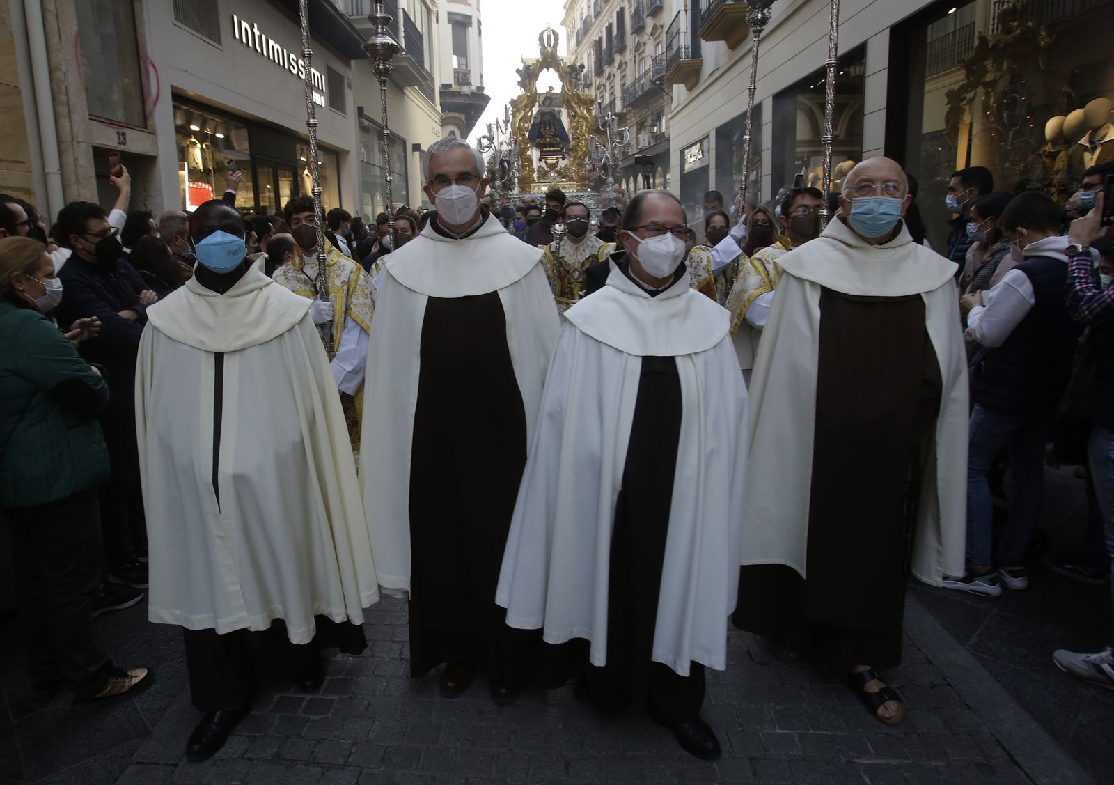 Niño Jesús de Praga, Santo Angel
