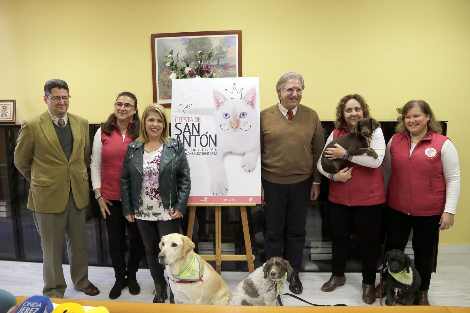 Presentación del cartel de San Antón, ayer en el Ayuntamiento.