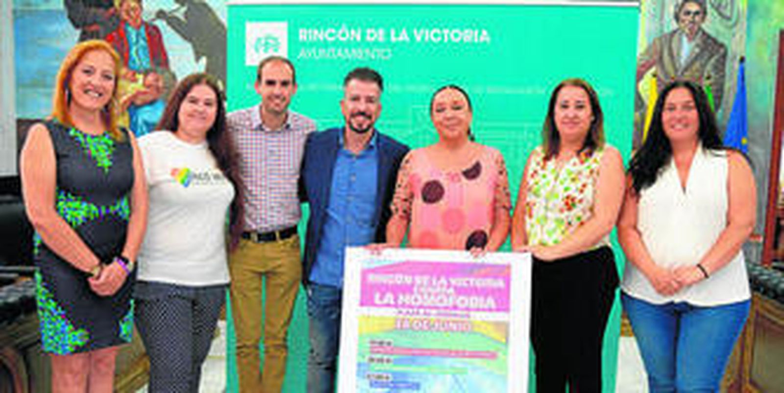 Betty Missiego junto a los representantes municipales en la presentación del evento.