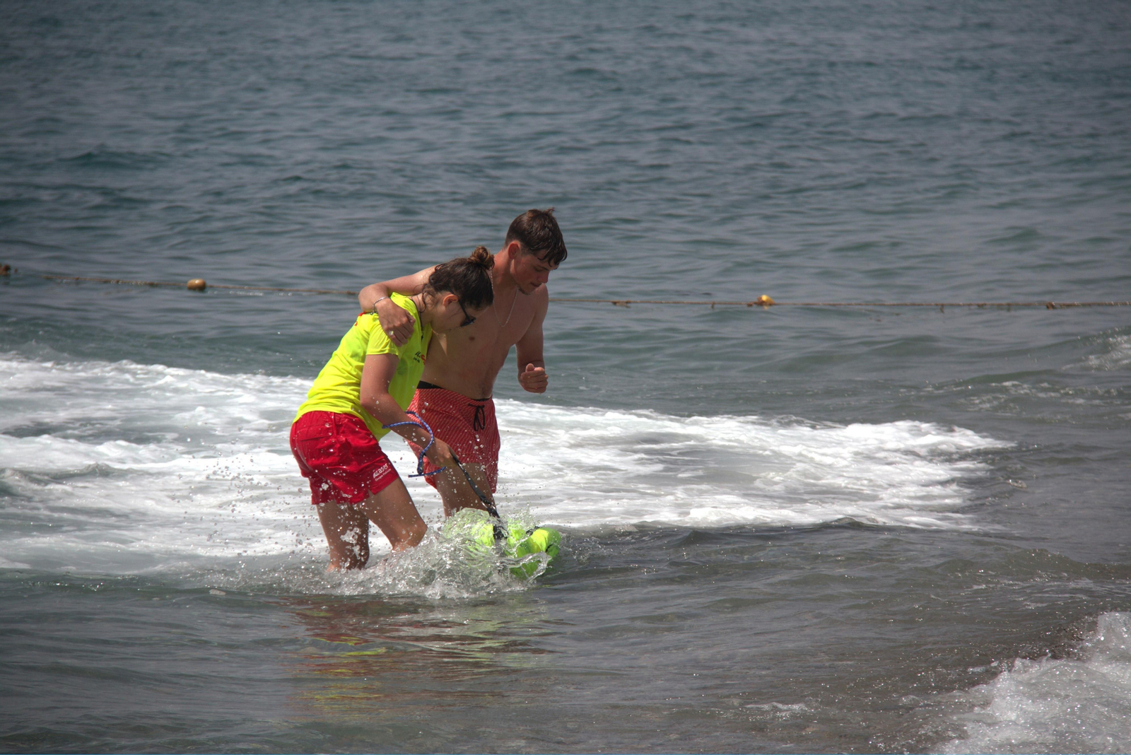 Así ha sido el simulacro para medir el tiempo de respuesta en las playas de Motril