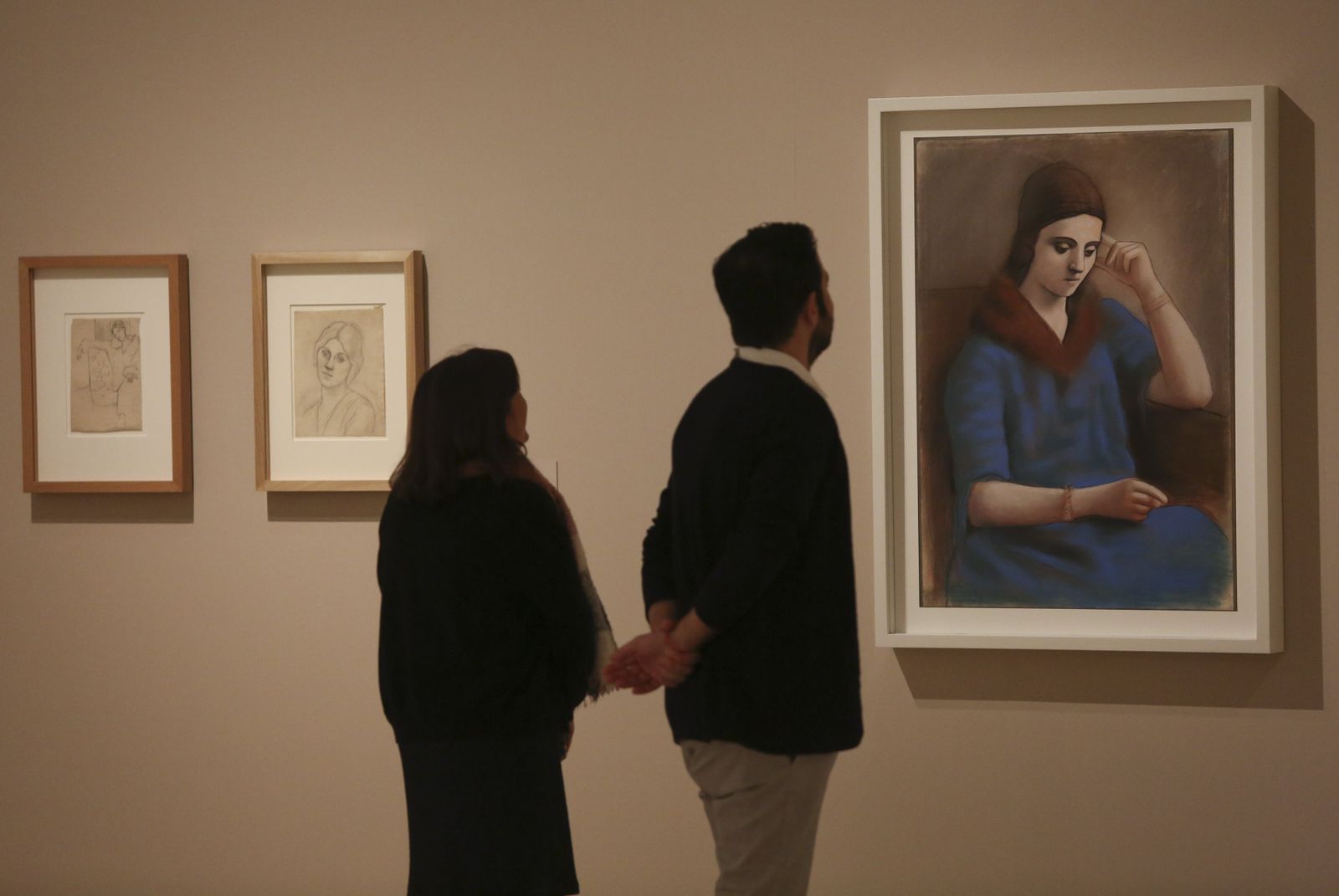 ‘Olga pensativa’ (1923), de Pablo Picasso, expuesta en la muestra ‘Olga Picasso’, del Museo Picasso Málaga.