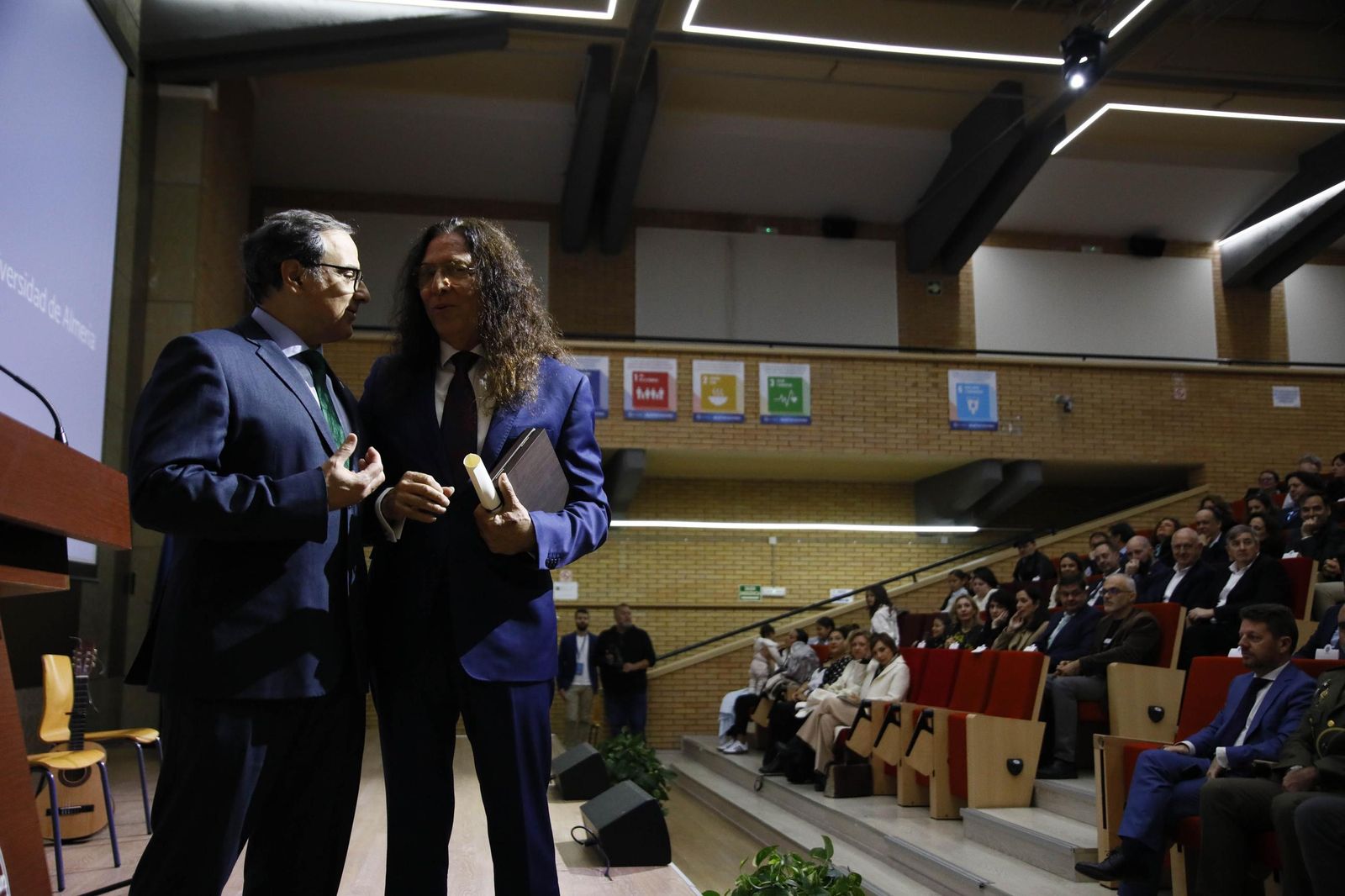 Las imágenes del acto de entrega de la Medalla de Oro a José Fernández Torres Tomatito, en la Universidad de Almería
