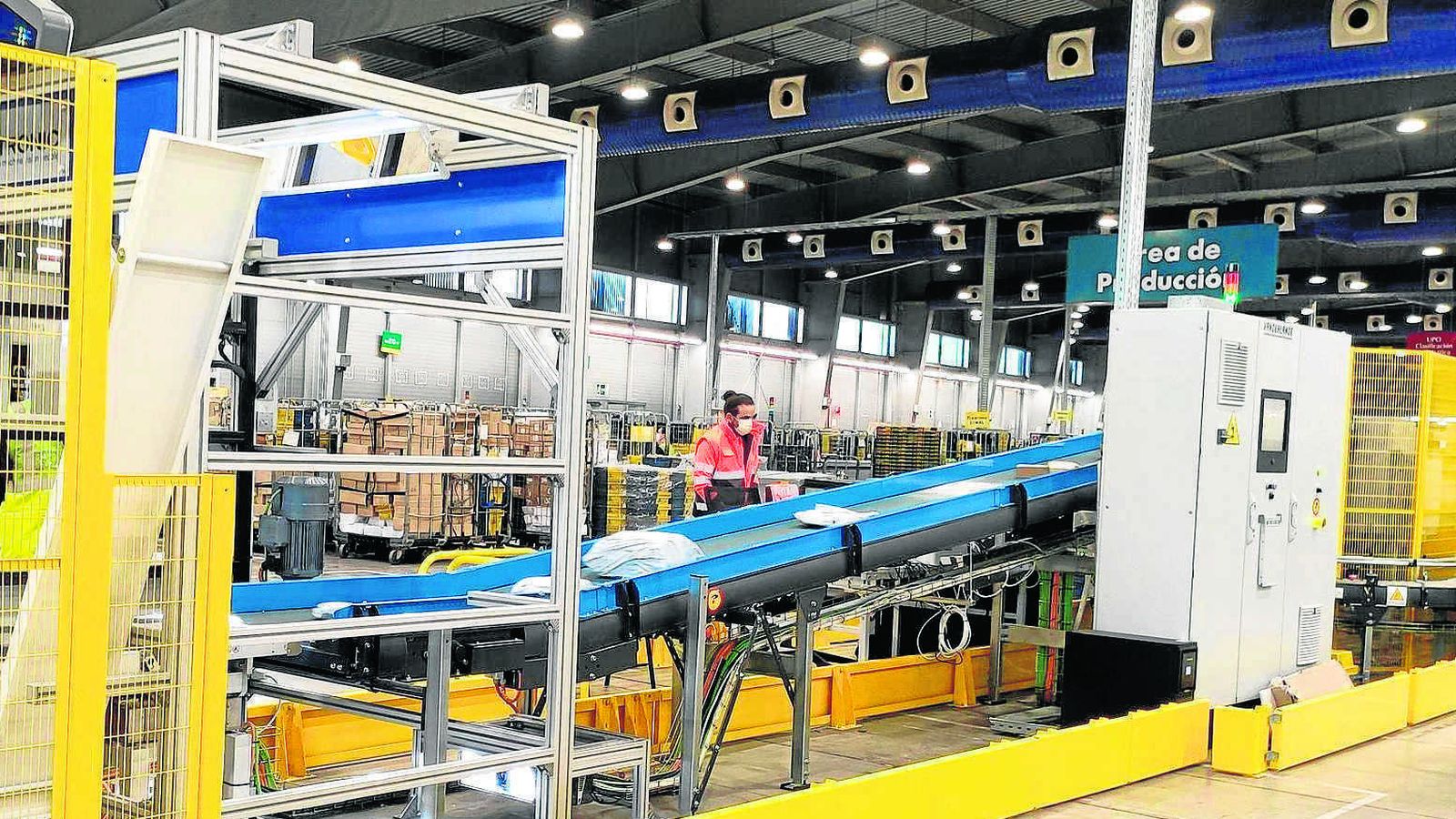 Centro de Tratamiento Automatizado de paquetería de Correos en Sevilla.