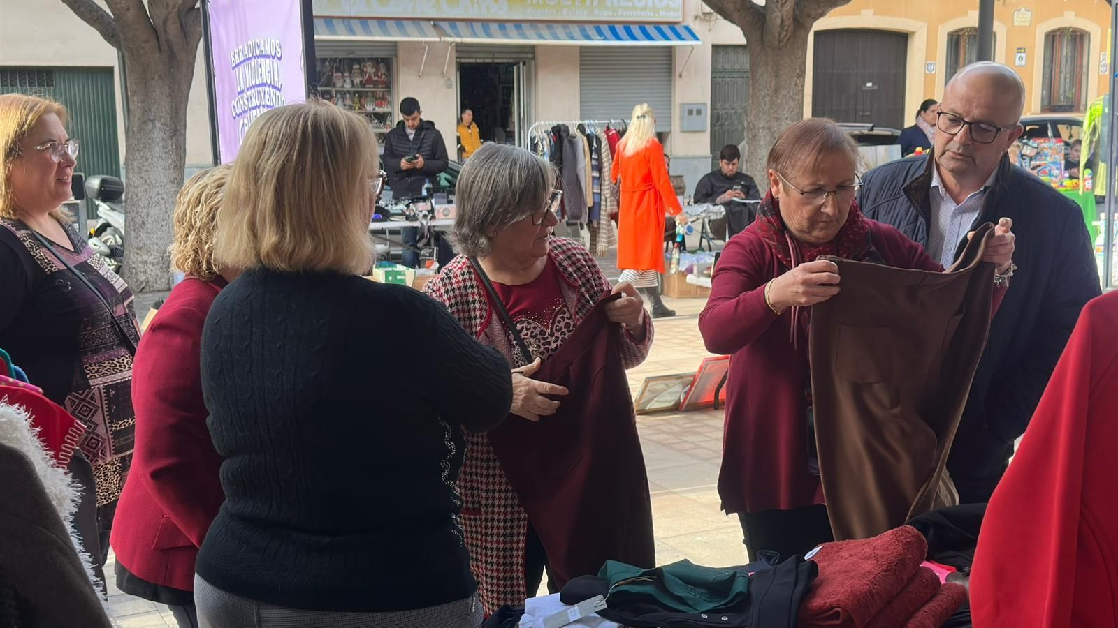 Huércal de Almería da una segunda vida a la ropa y tecnología: así se ha vivido Huercallapop