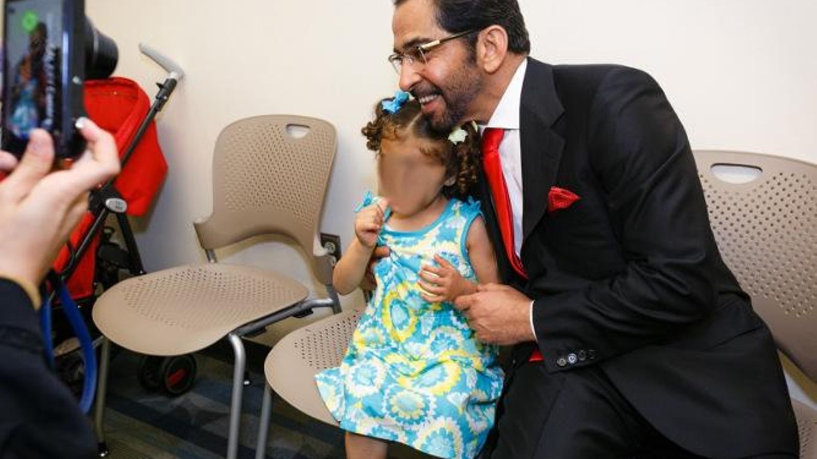 Con una niña en el mismo centro hospitalario Con una niña en el mismo centro hospitalario
