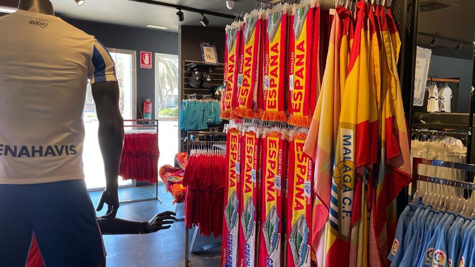 Otra perspectiva de la tienda.