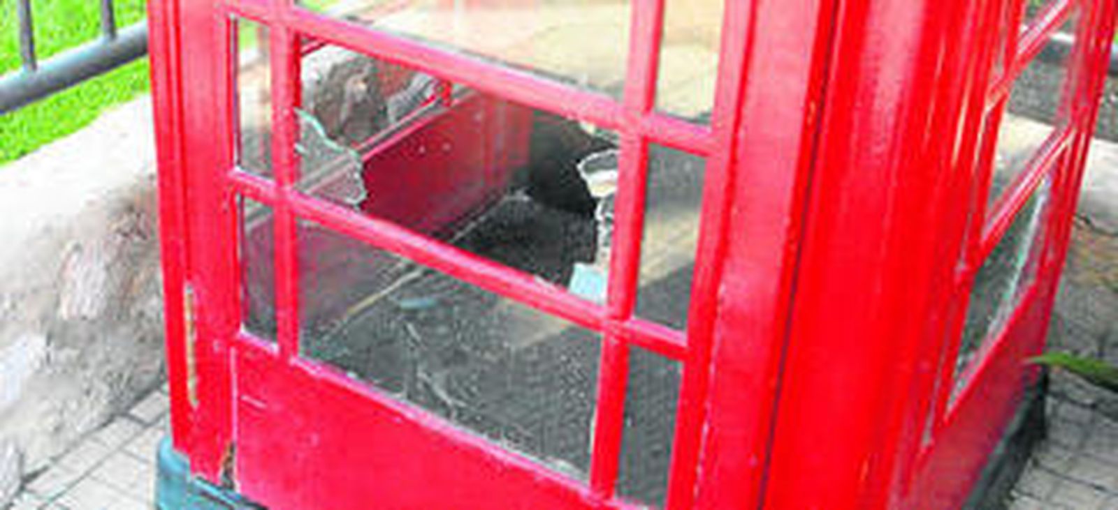 Imagen de la cabina donde fue hallada la bolsa sospechosa, tomada ayer.