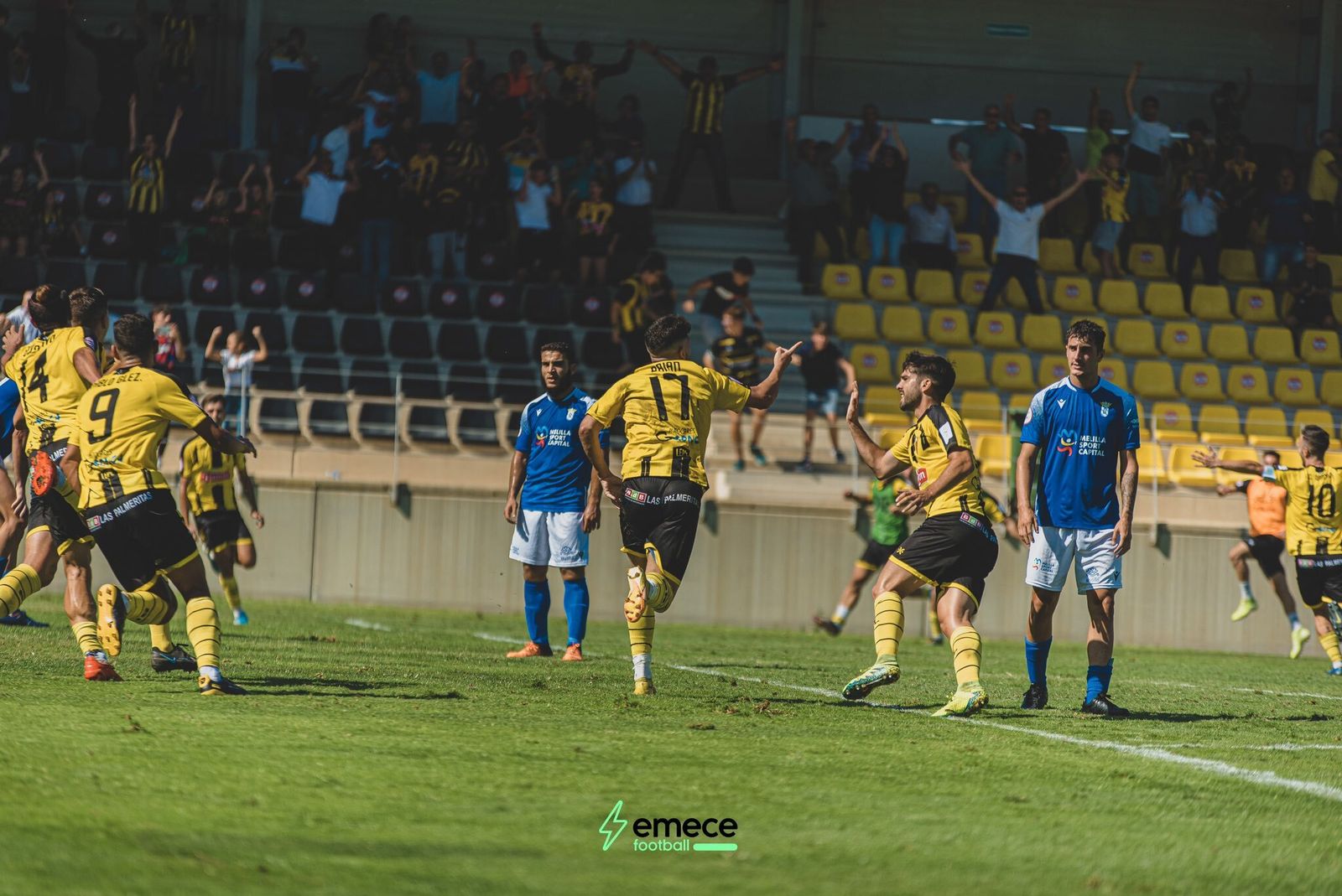 El San Roque celebra uno de los goles que anotó el miércoles ante el Melilla en la Copa.