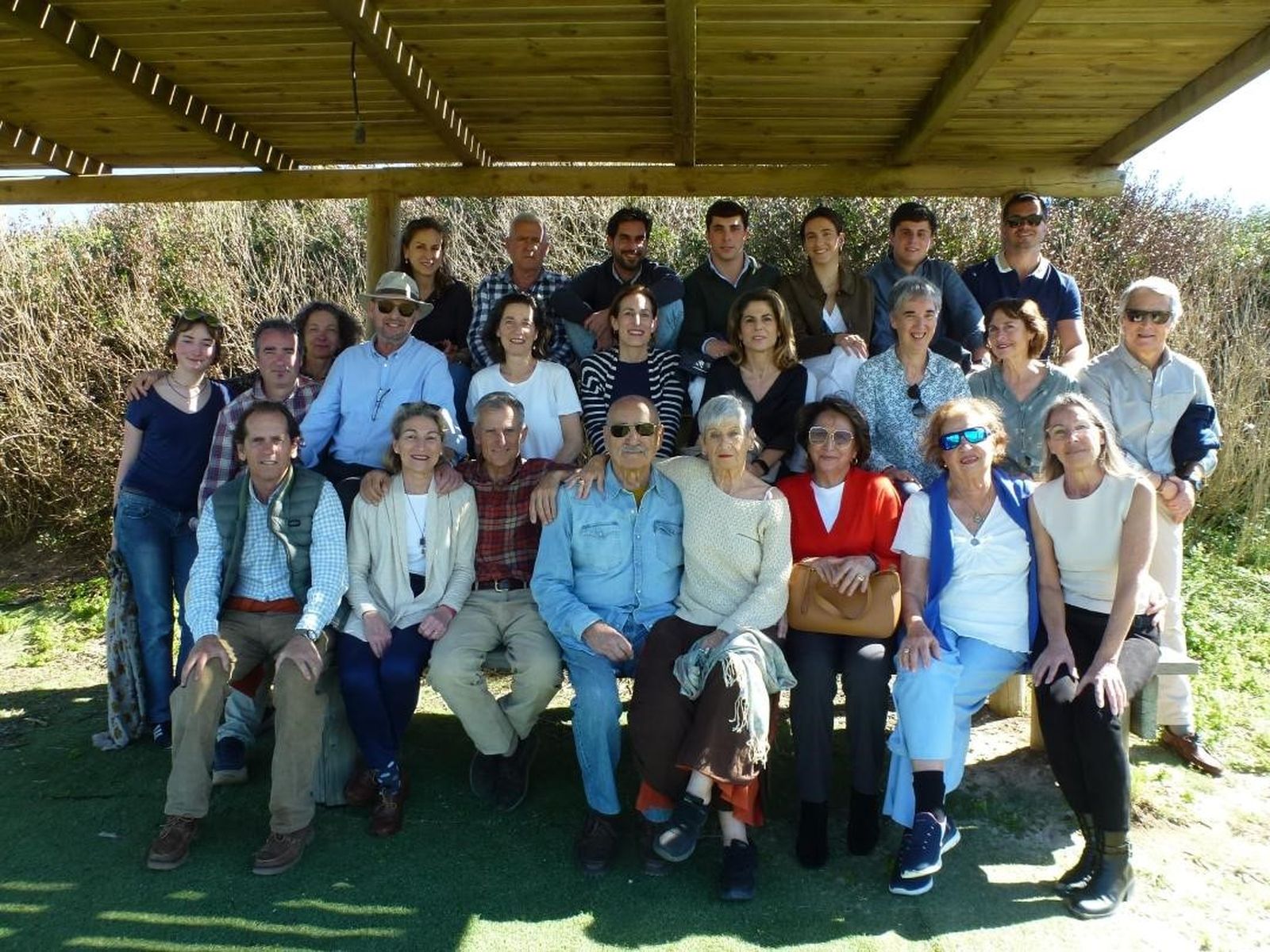 Reunión de los descendientes del matrimonio Martínez de Abellanosa Fernández. Entre los presentes, las ramas familiares de Melgarejo Martínez de Abellanosa, Martínez de Abellanosa Peano, Martínez de Abellanosa Rodríguez, Martínez de Abellanosa García Zúñiga, Martínez de Abellanosa Arcelín y Martínez de Abellanosa Moreno.