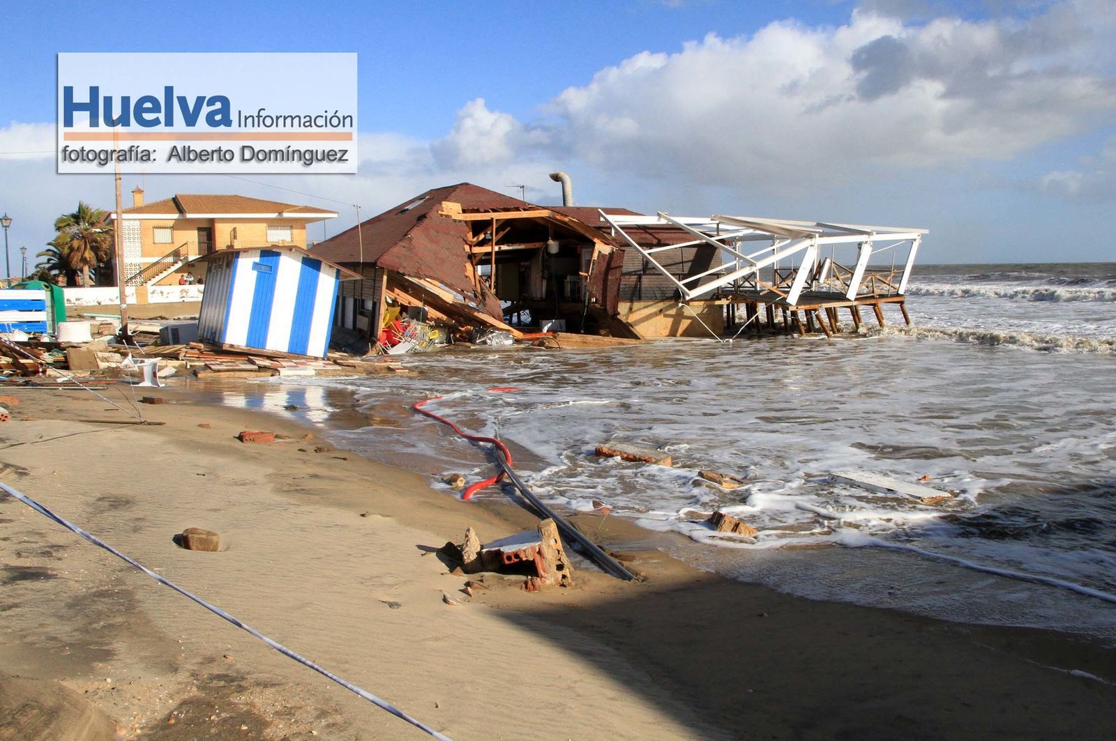 Imágenes de la visita de Rajoy y Susana Díaz a la playa de La Antilla