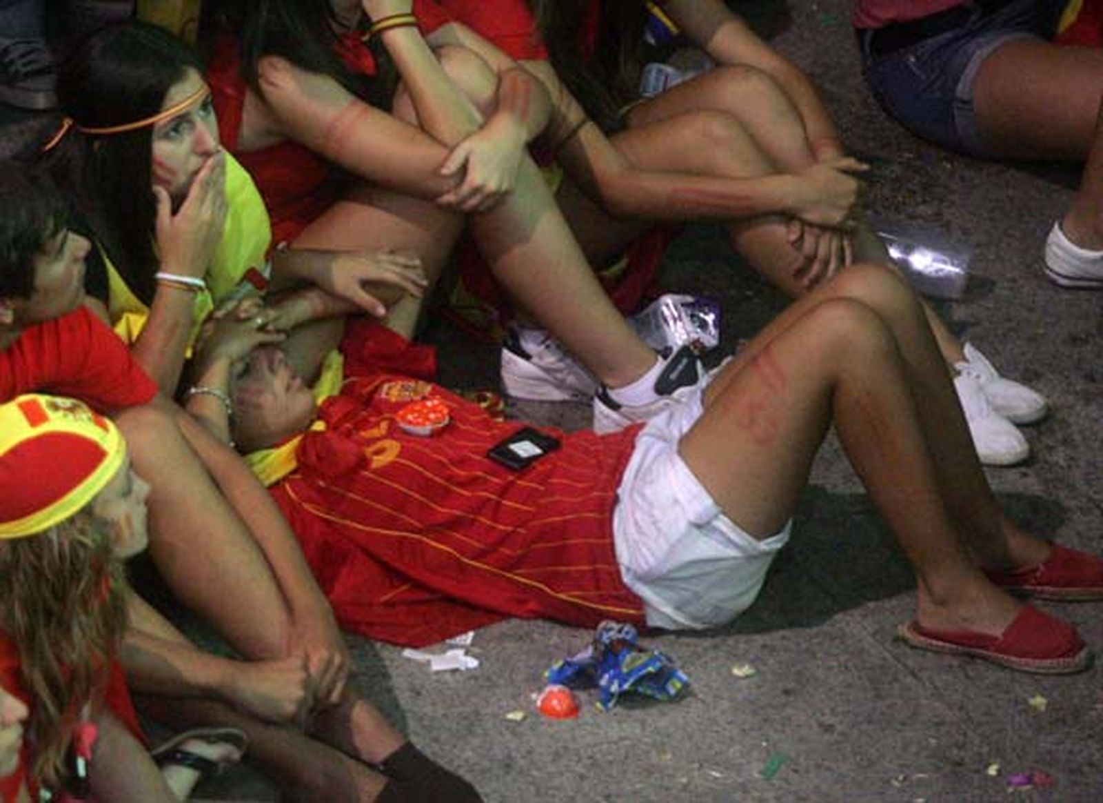 Todos los aficionados salieron a la calle a celebrar la victoria del Mundial vestidos con los colores de la selección

Foto: J.M. Quinones