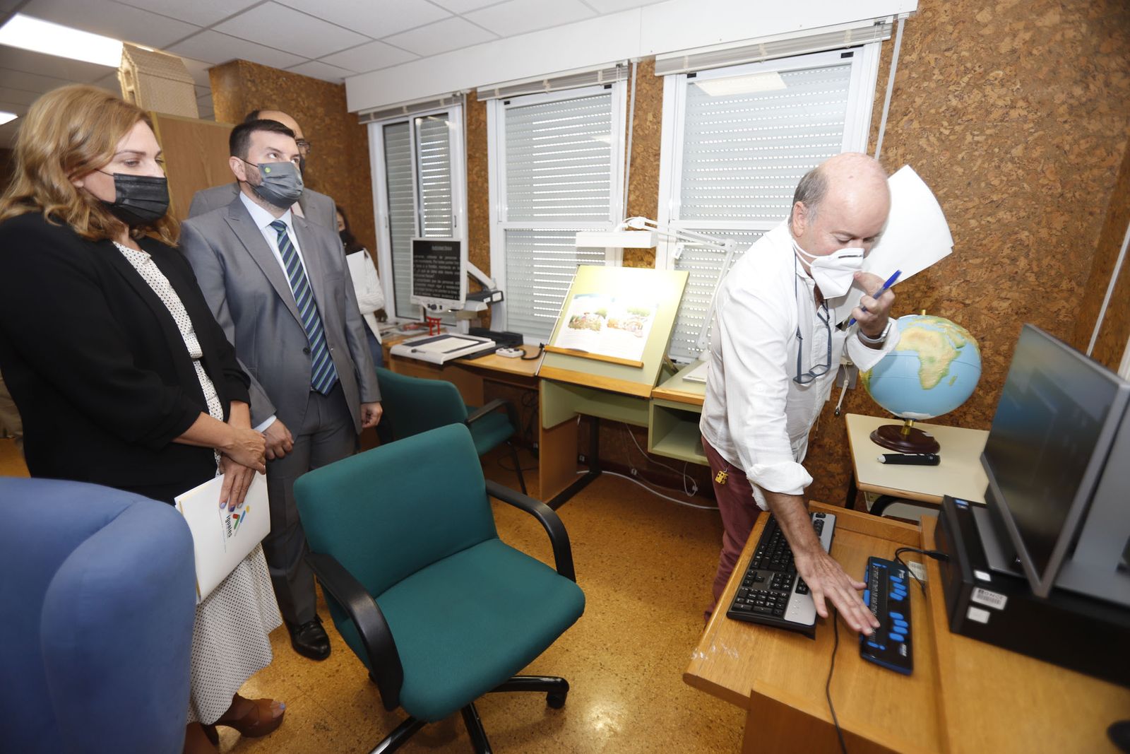 Recreación de un salón de una casa inteligente