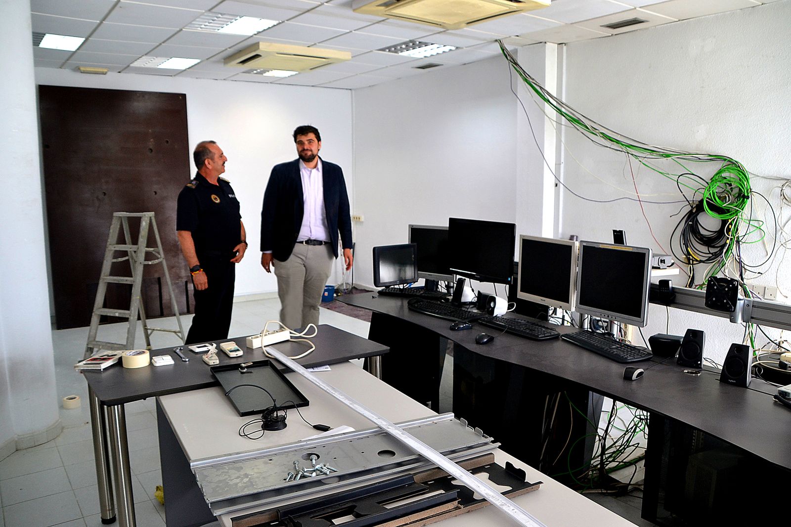Francisco Gutiérrez  y el intendente de la Policia Local, Miguel Ángel López,  durante la visita de ayer
