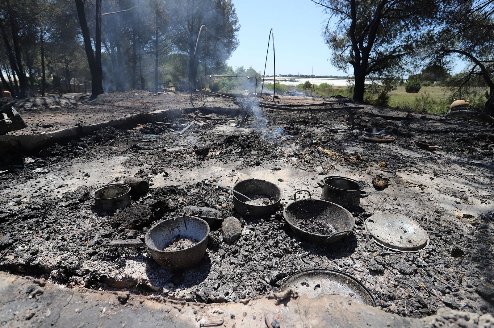 Imágenes del incendio de chabolas en Lucena del Puerto