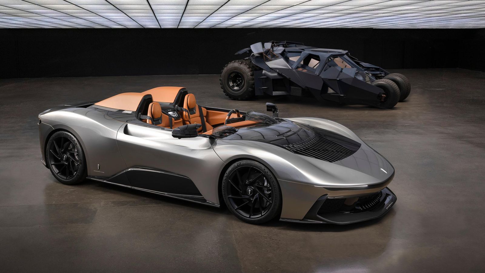 El B95 Gotham ha sido un desarrollo de Pininfarina en colaboración con Warner Bross. Sería el coche de calle de Bruce Wayne cuando deja el batmovil en la batcueva.