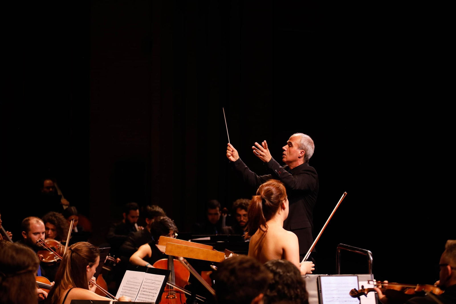 El concierto de la Orquesta de la UAL en el Auditorio Maestro Padilla, en imágenes