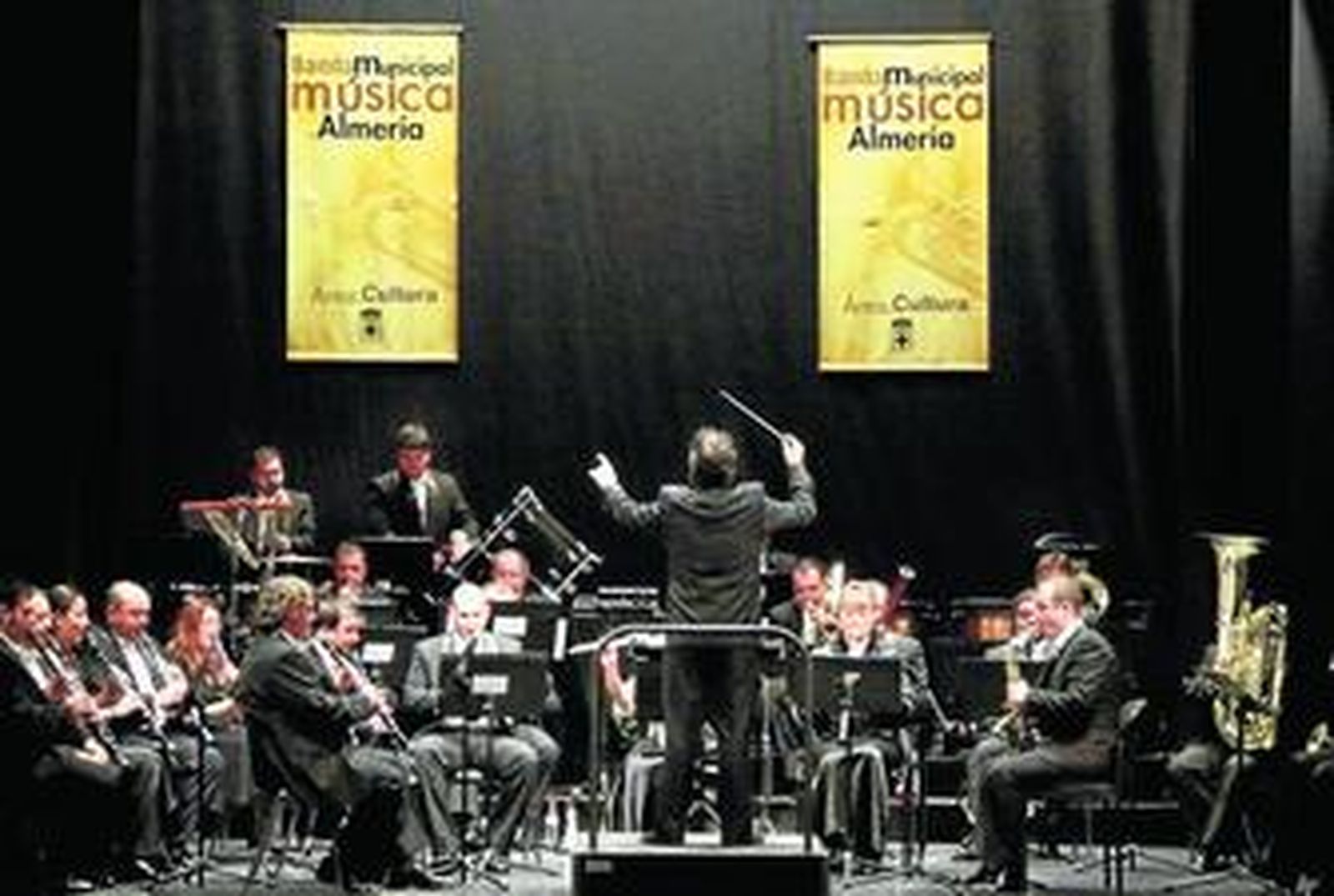 El concierto fue muy brillante y llegó al público que estuvo casi dos horas en el Teatro Apolo.