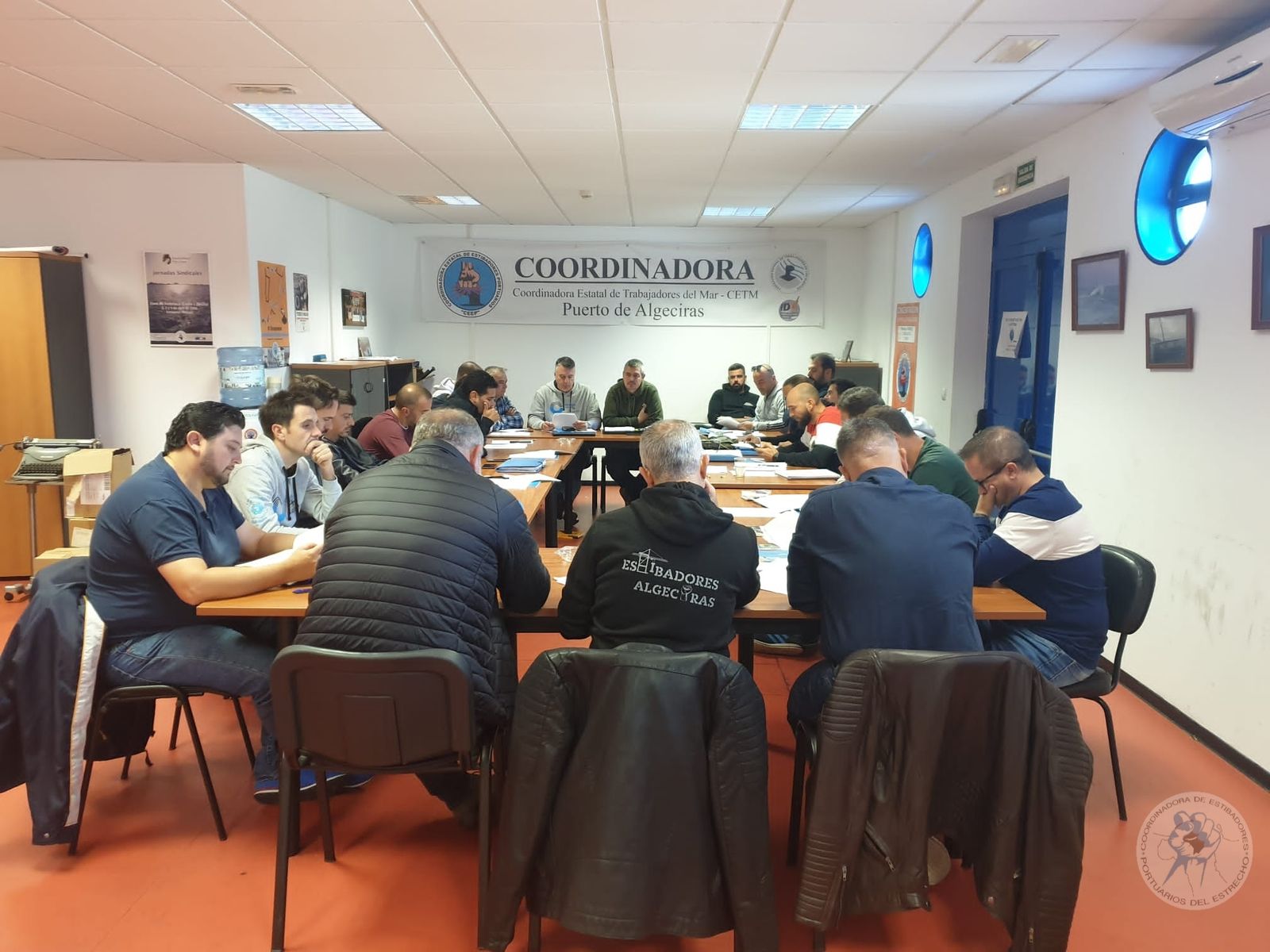 El comité de empresa del Centro Portuario de Empleo de Algeciras, reunido.