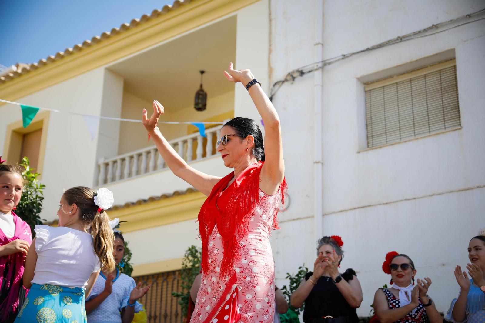 Así es la gran alfombra de serrín para que levite la Virgen de Fátima de Tíjola