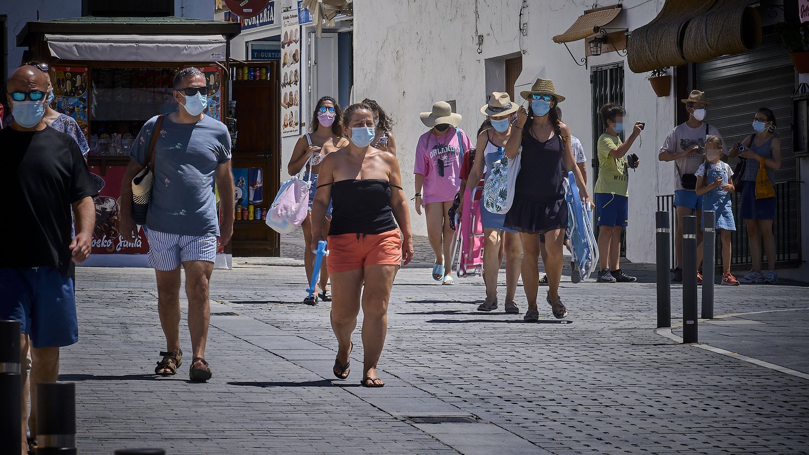 Conil es una de las localidades en las que se levanta el toque de queda.