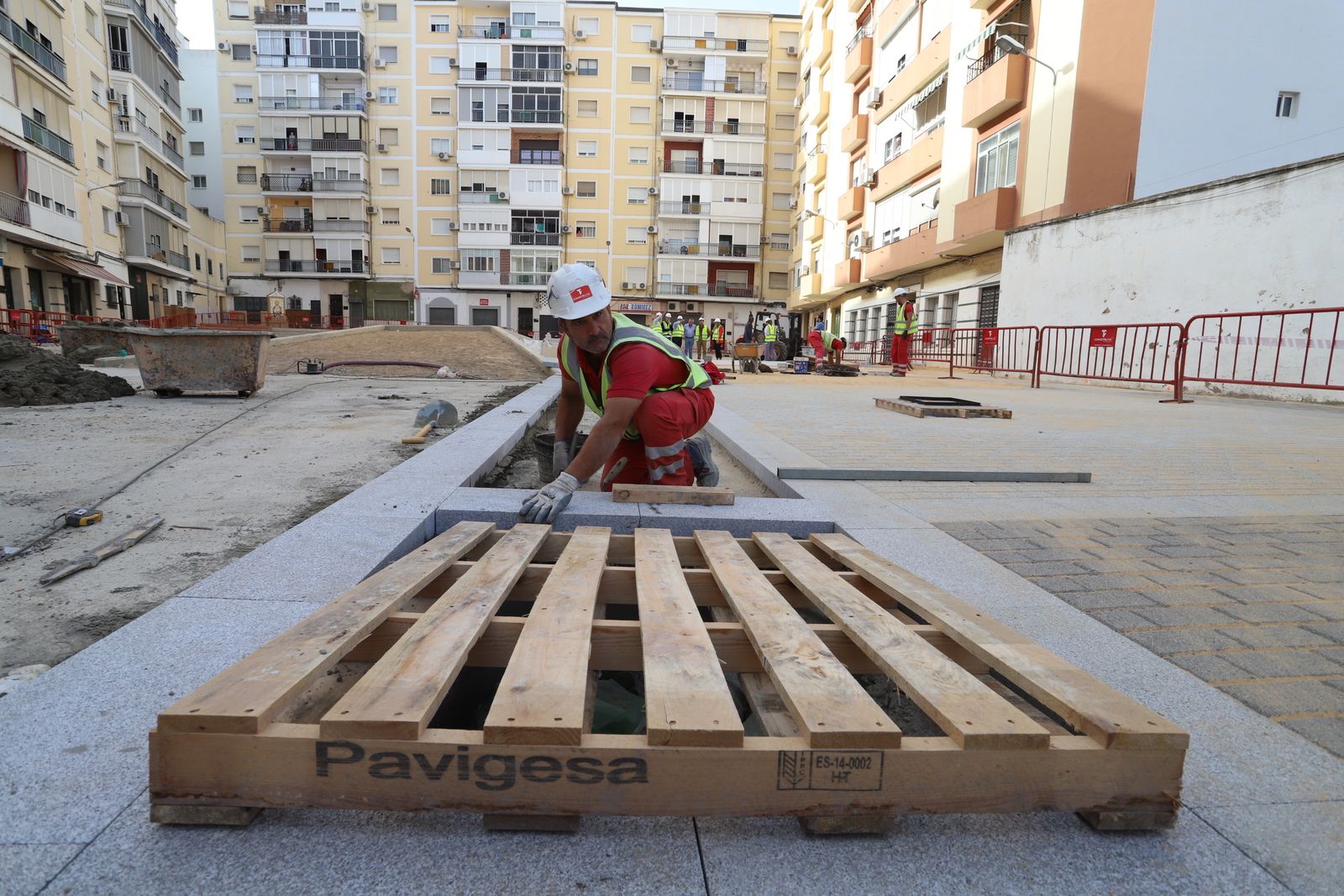 Las obras de peatonalización de la Plaza de Los Dolores, en imágenes