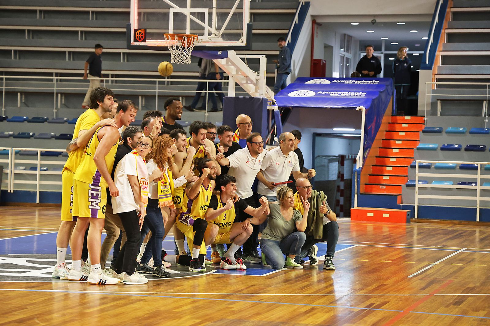 Las imágenes del partido de vuelta entre el Ciudad de Huelvay el Homs UE Mataró