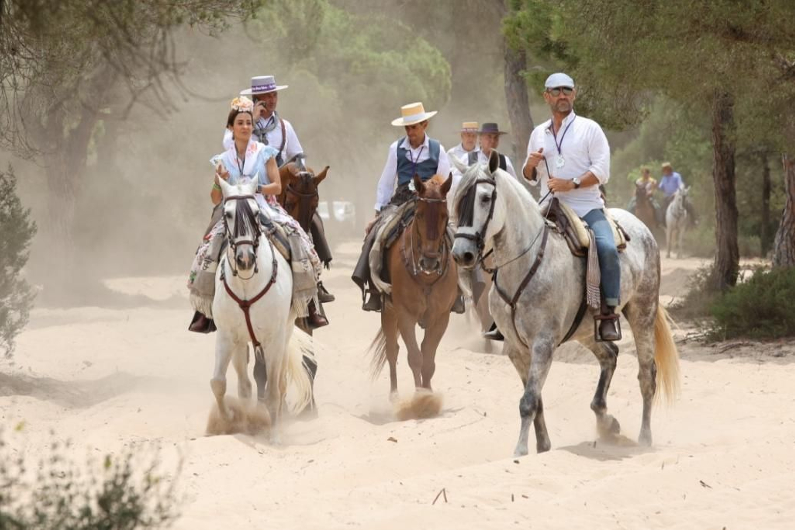 Imágenes de la Hermandad del Rocío de Jerez el jueves por el Coto